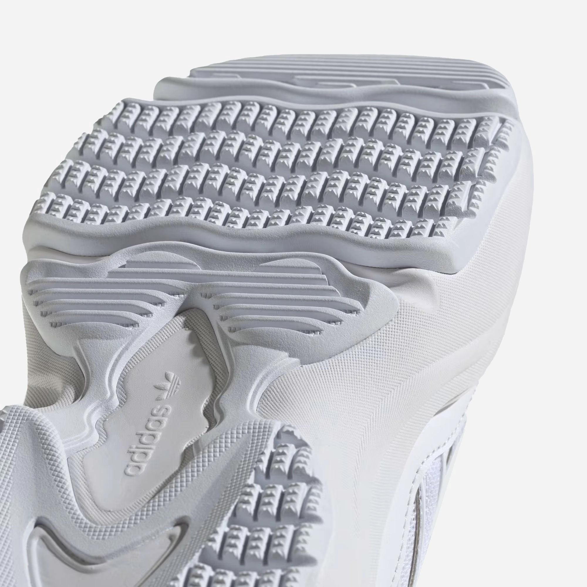 ADIDAS ORIGINALS | OZGAIA { CLOUD WHITE/GREY ONE