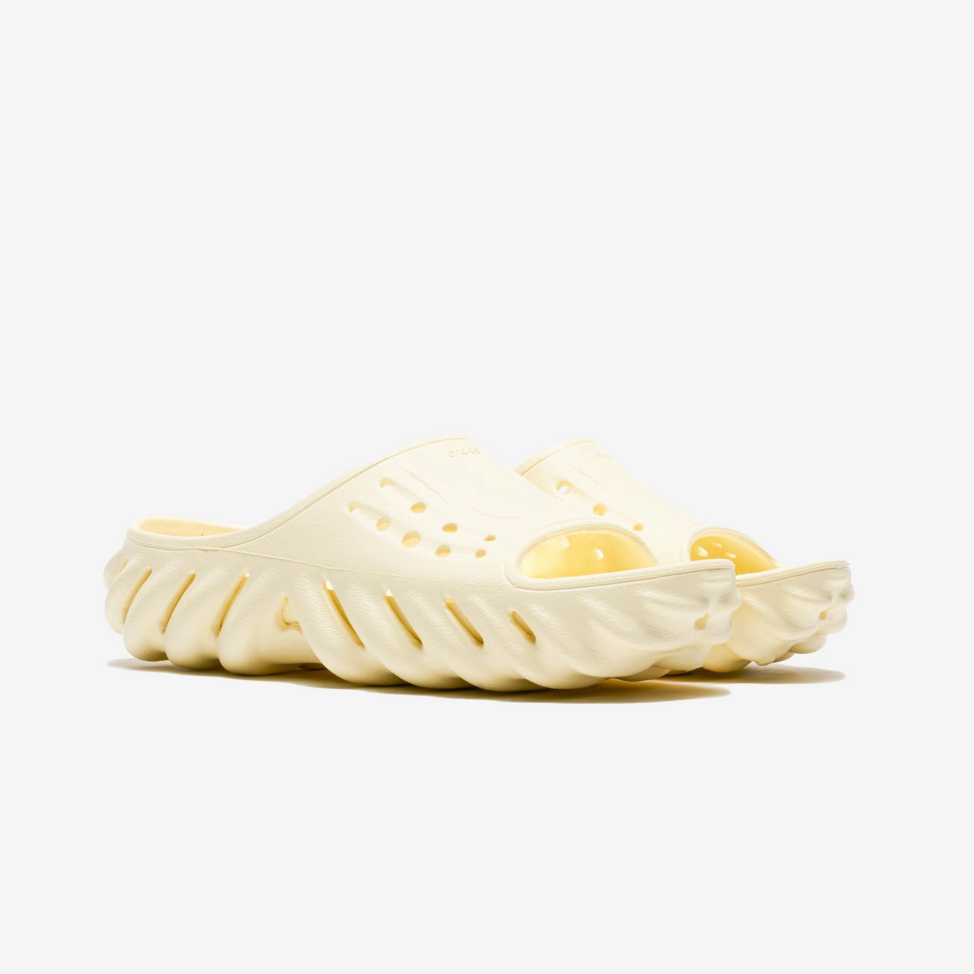 Crocs | ECHO SLIDE  { BUTTERCREAM