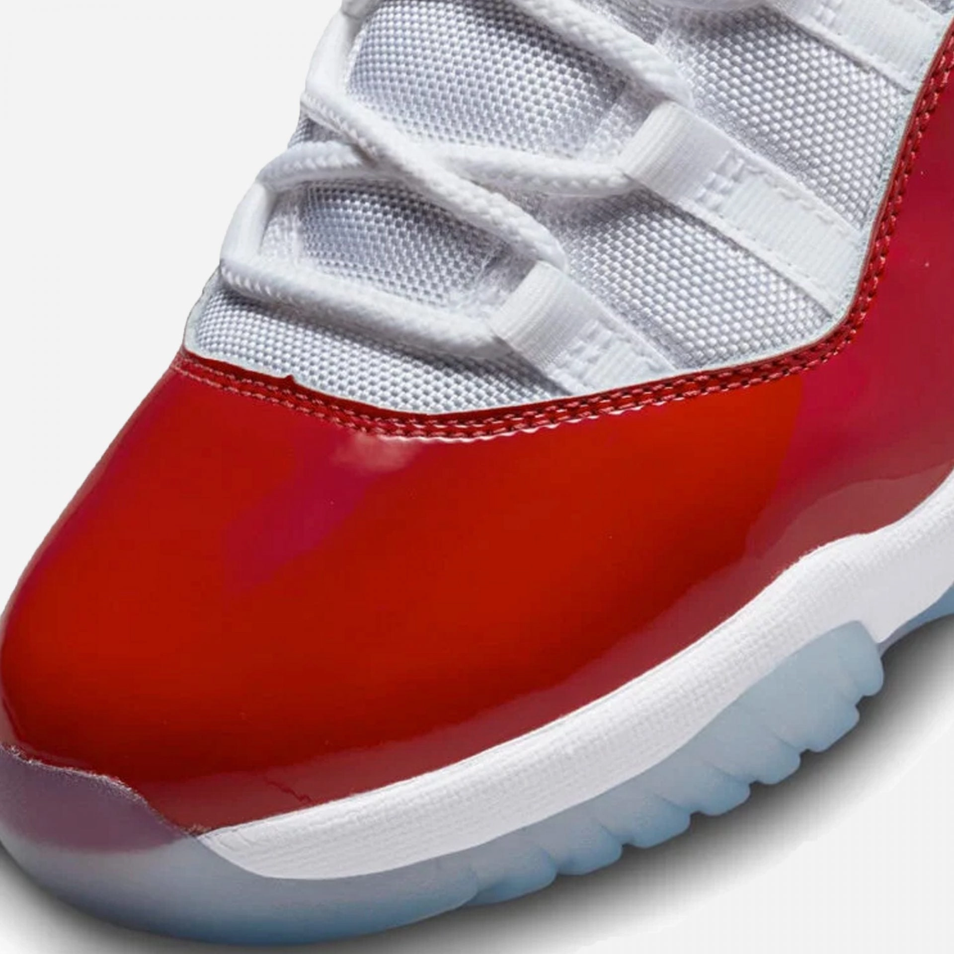 Jordan | AIR JORDAN 11 RETRO  { WHITE/VARSITY RED-BLACK