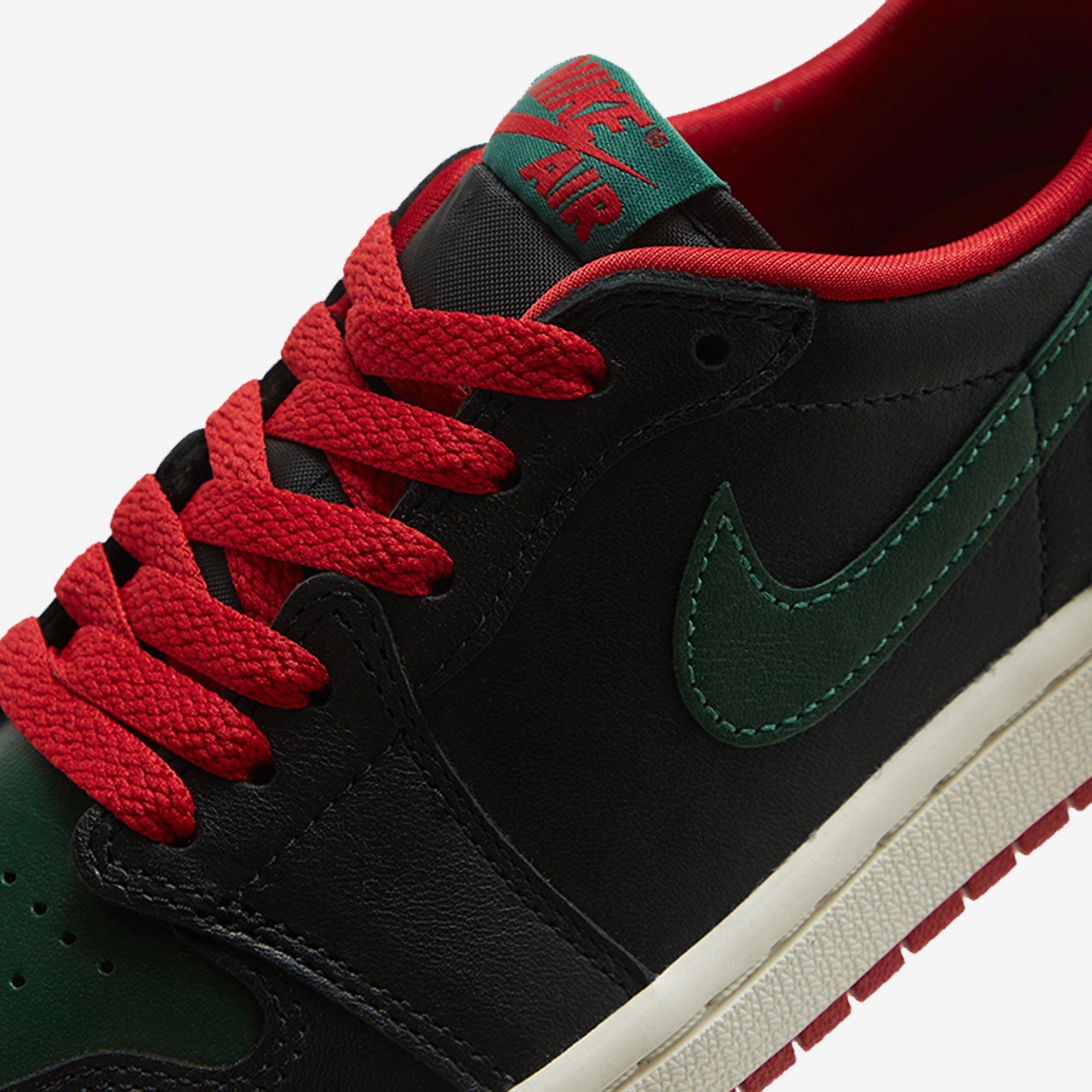 Jordan | AIR JORDAN 1 LOW OG { BLACK/GORGE GREEN
