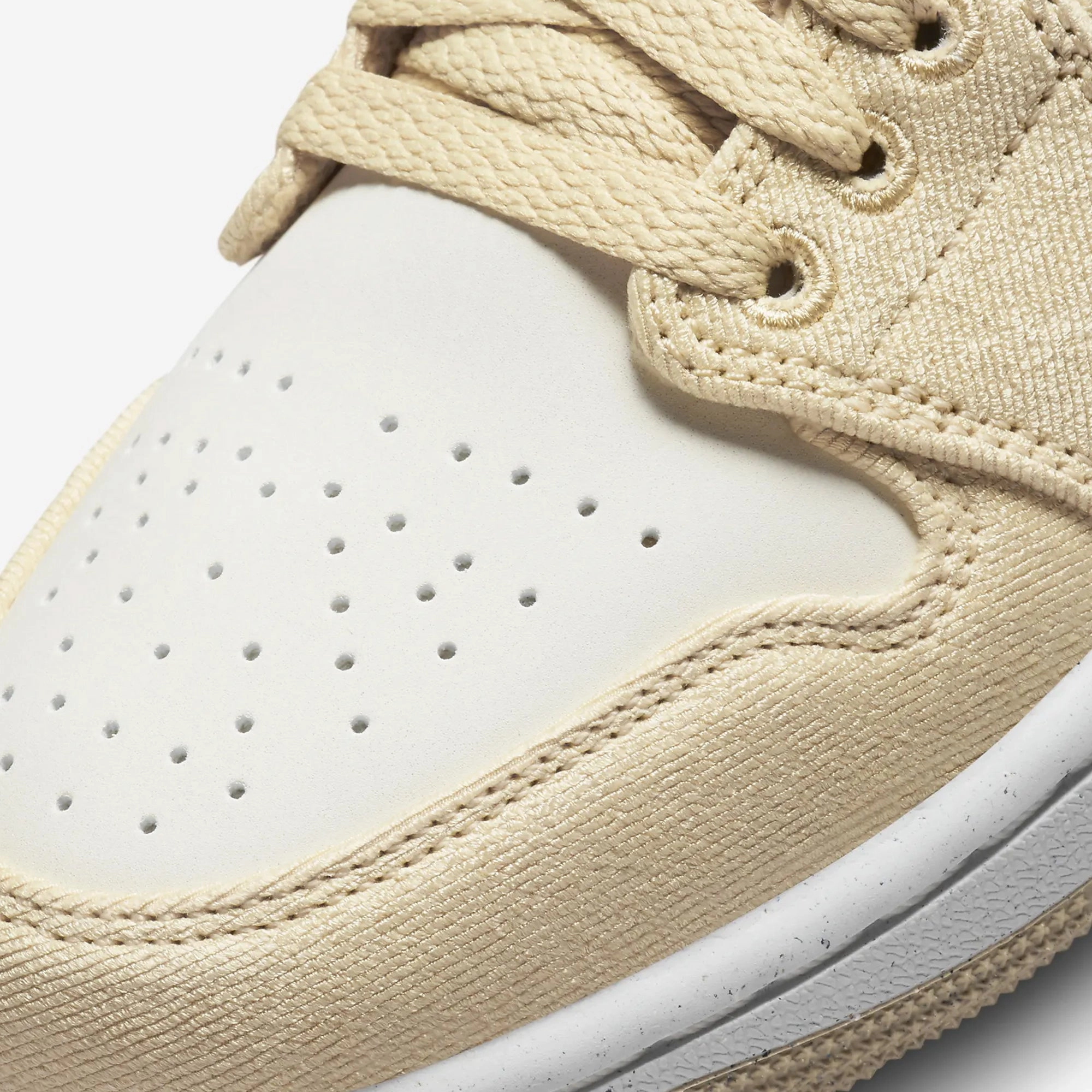 Jordan | AIR JORDAN 1 LOW SE  { TEAM GOLD/SAIL