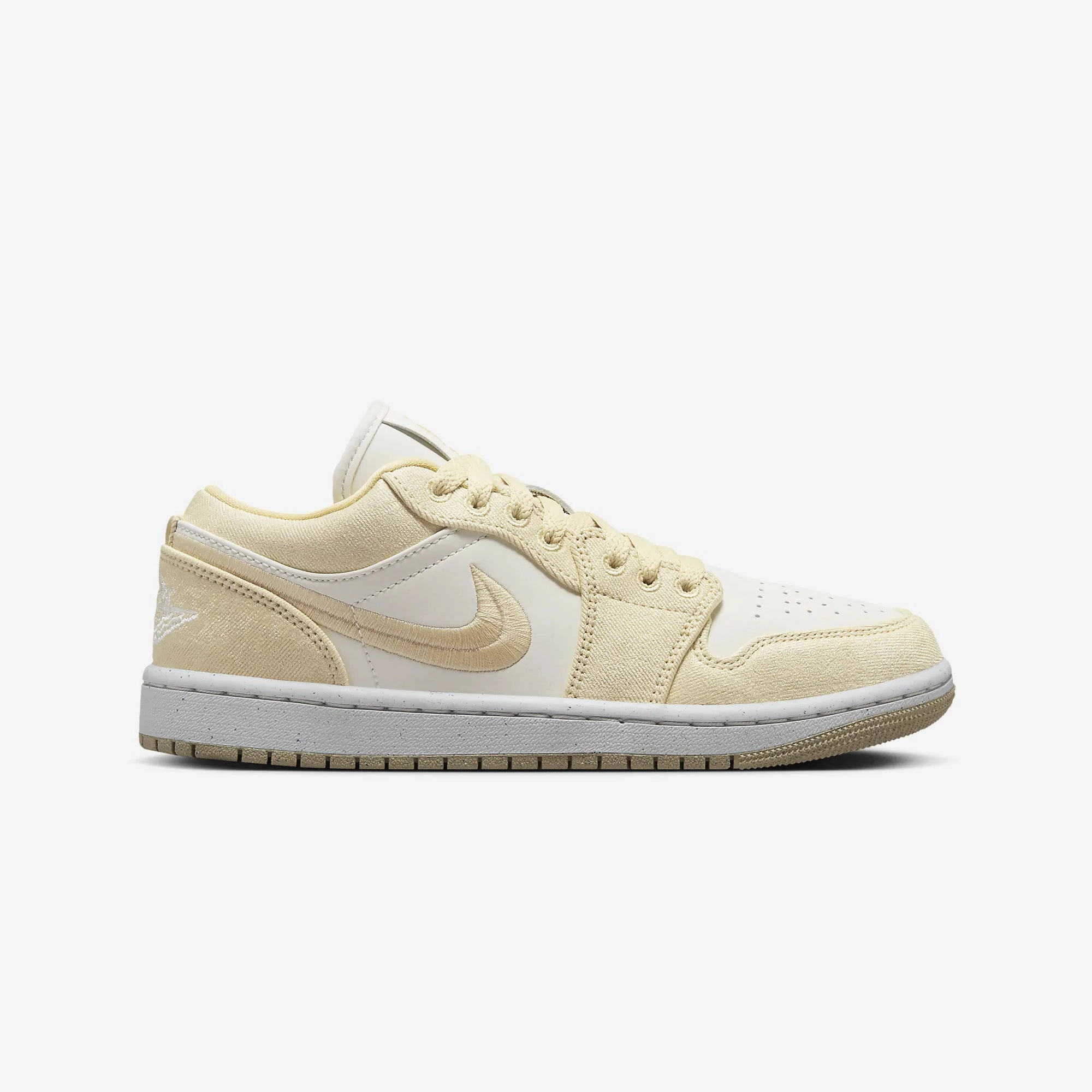 Jordan | AIR JORDAN 1 LOW SE  { TEAM GOLD/SAIL
