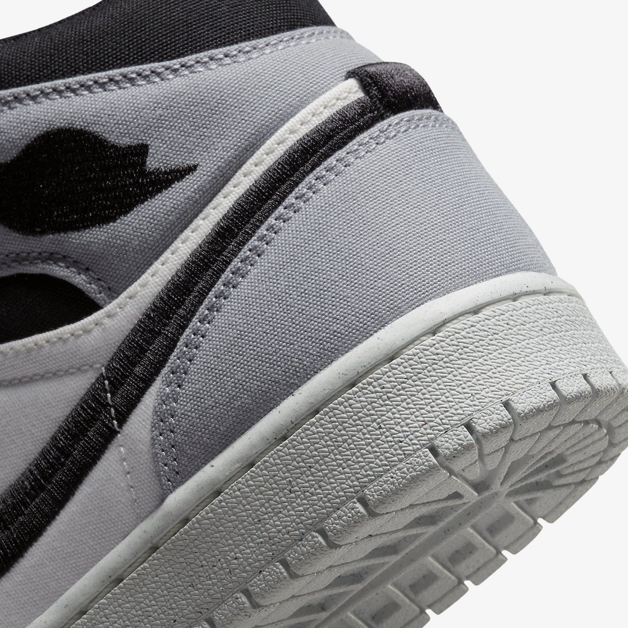 Jordan | AIR JORDAN 1 MID SE  { SAIL/BLACK-LT STEEL GREY