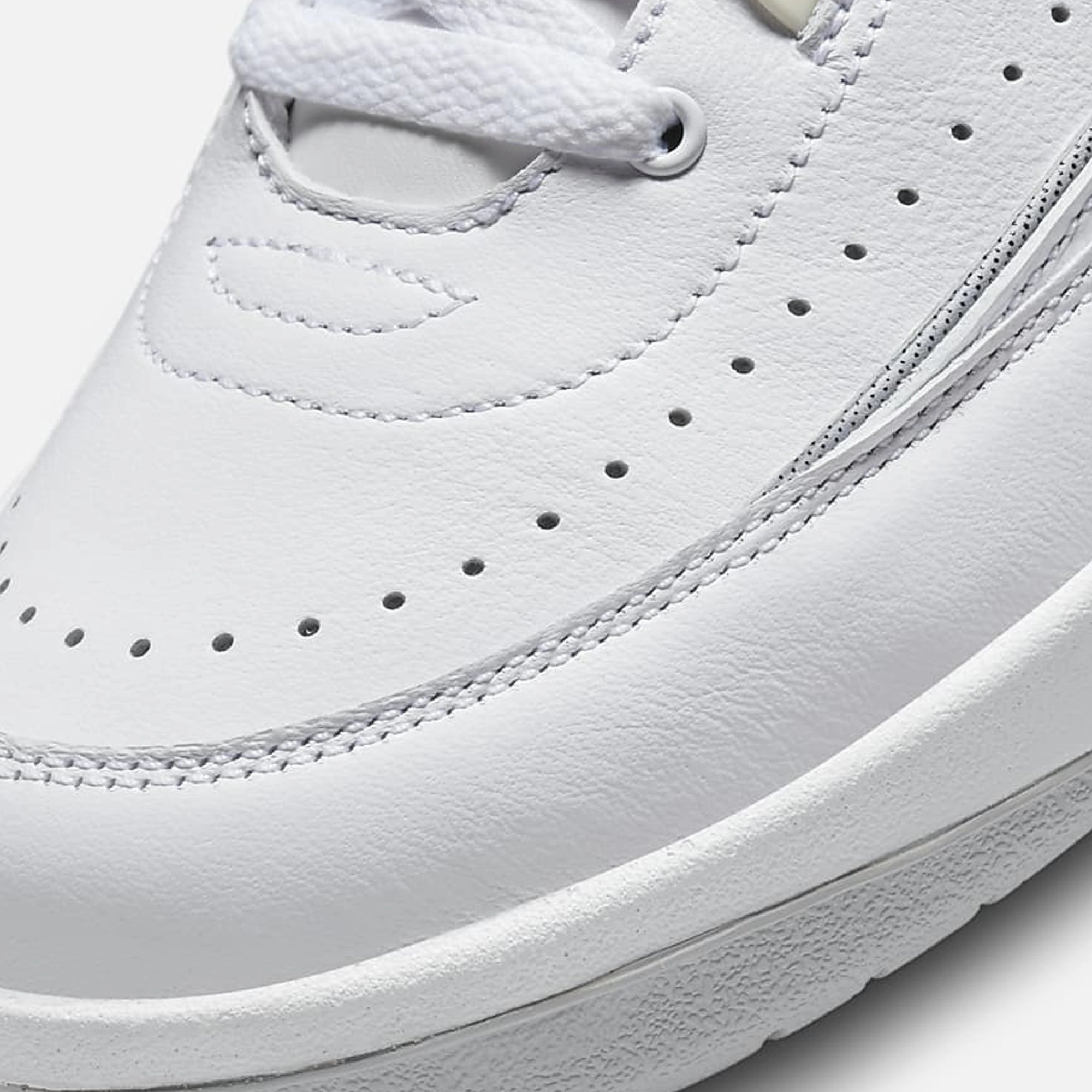 Jordan | AIR JORDAN 2 RETRO  { WHITE/CEMENT GREY-SAIL-BLACK