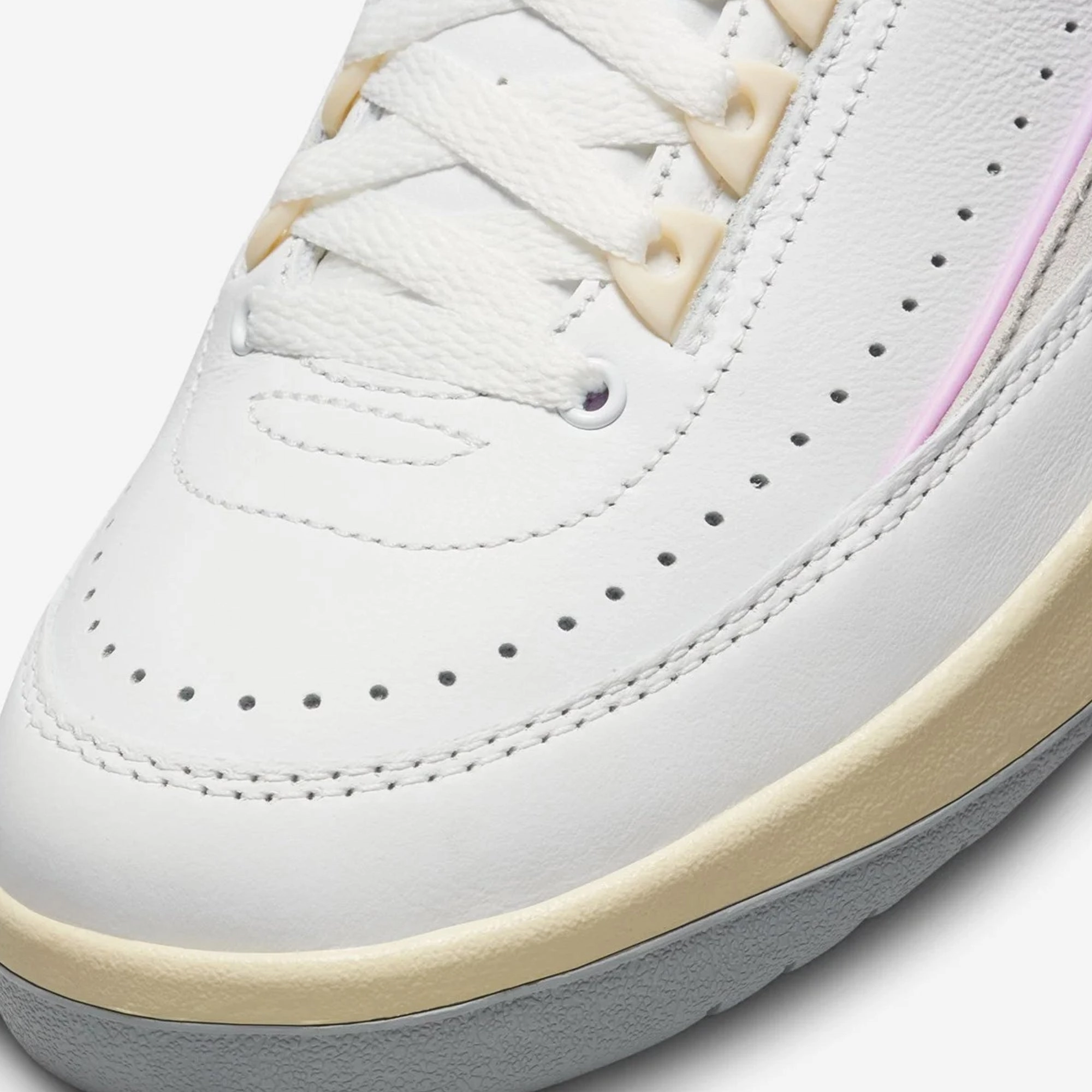 Jordan | AIR JORDAN 2 RETRO LOW  { SUMMIT WHITE/VARSITY RED-ICE BLUE