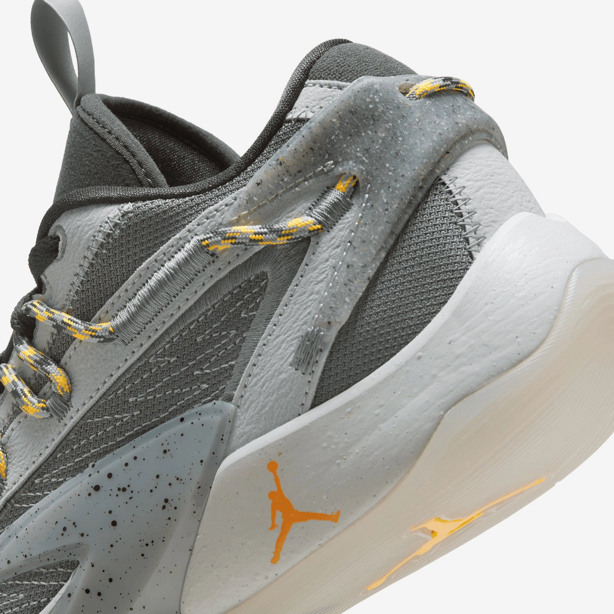 Jordan | LUKA 2 CAVES PF  { SMOKE GREY/LASER ORANGE-LT SMOKE GREY