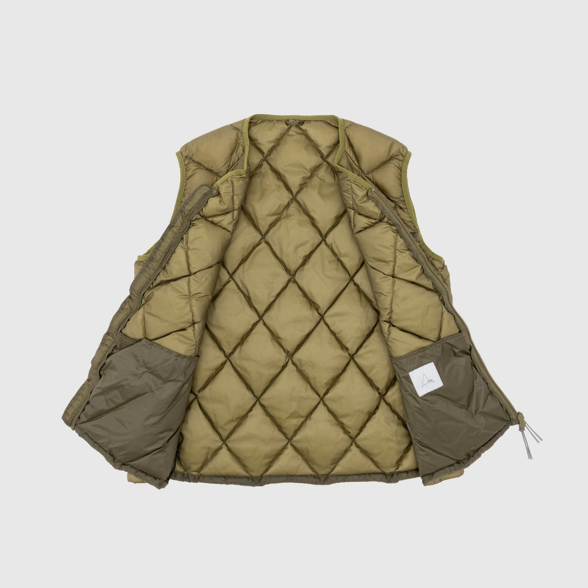 LIGHT DOWN VEST