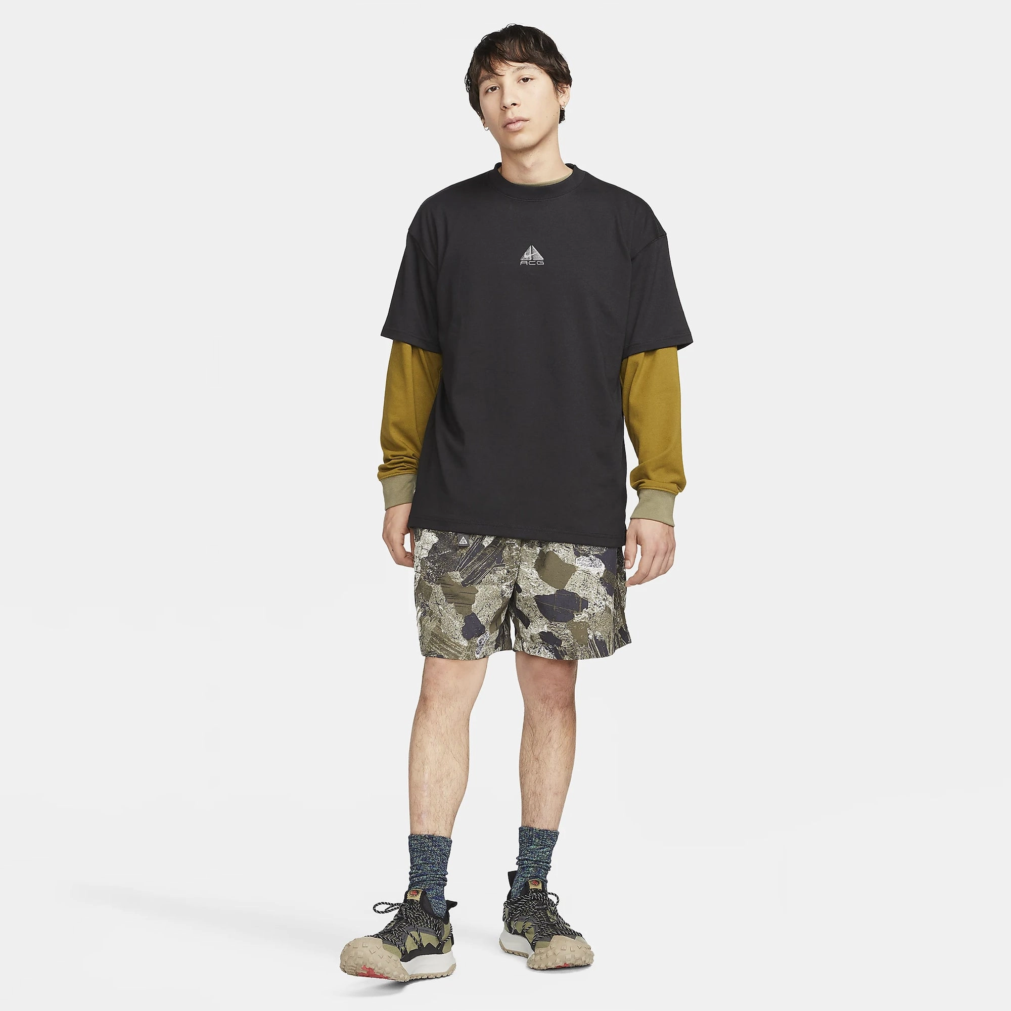 Nike | ACG T-SHIRT  { BLACK/LT SMOKE GREY/SUMMIT WHITE