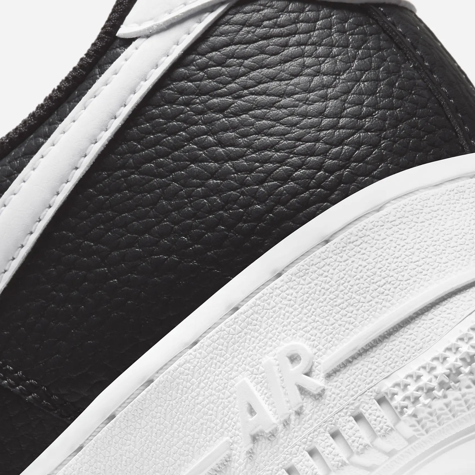 Nike | AIR FORCE 1 '07 { BLACK/WHITE