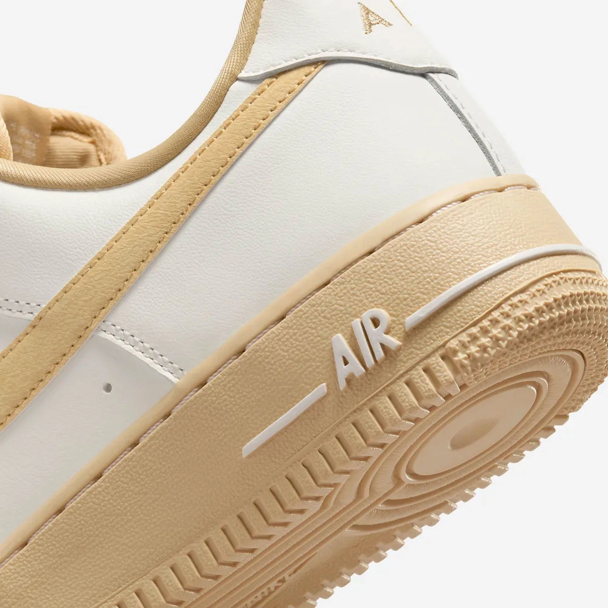 NIKE | AIR FORCE 1 '07 { SAIL/SESAME-VINTAGE GREEN