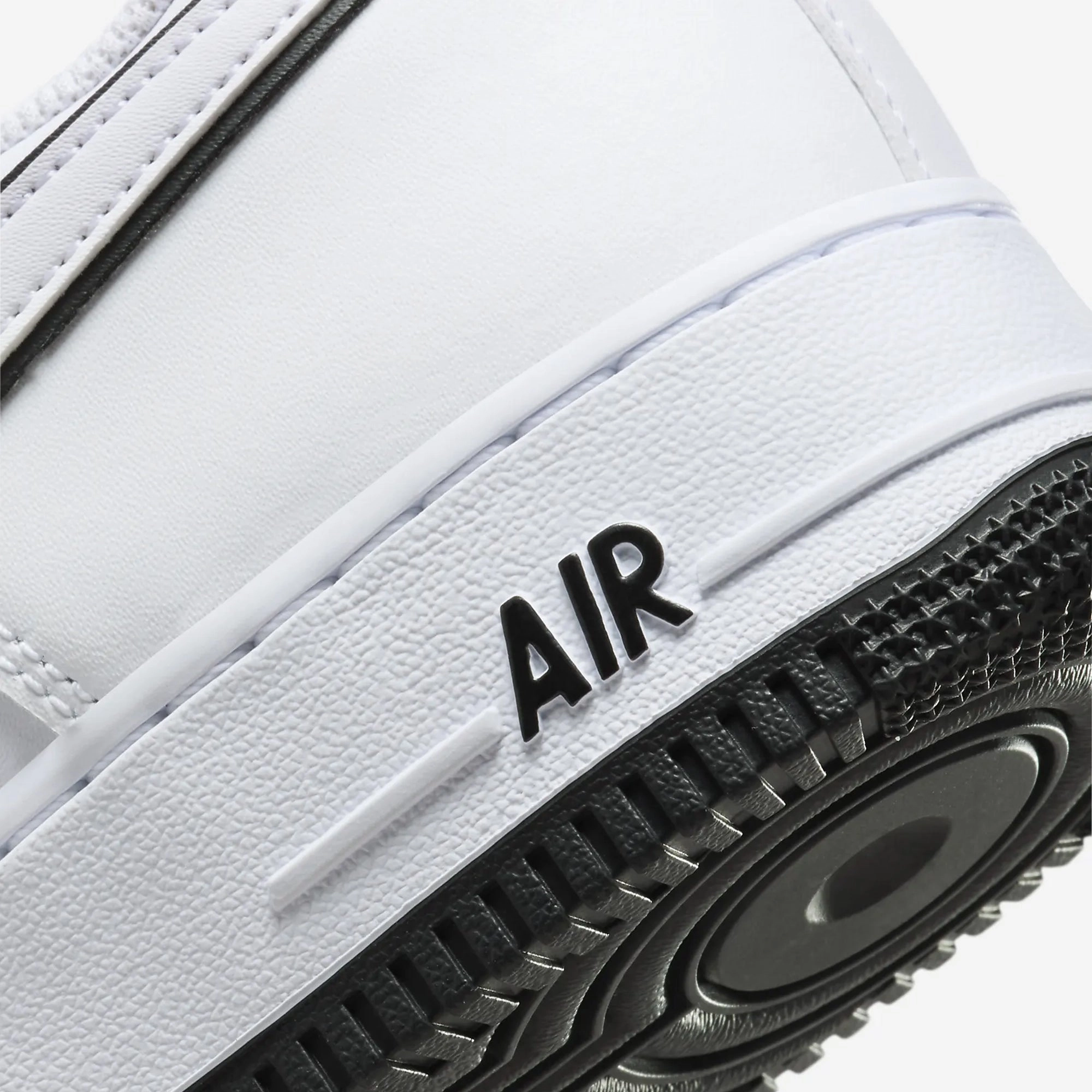 Nike | AIR FORCE 1 '07 { WHITE/BLACK-WHITE
