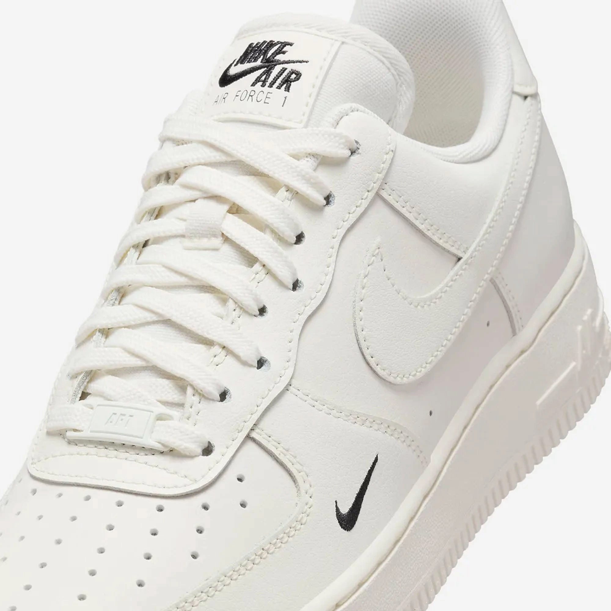 NIKE | AIR FORCE 1 '07 ESSENTIAL { SAIL/SAIL-BLACK