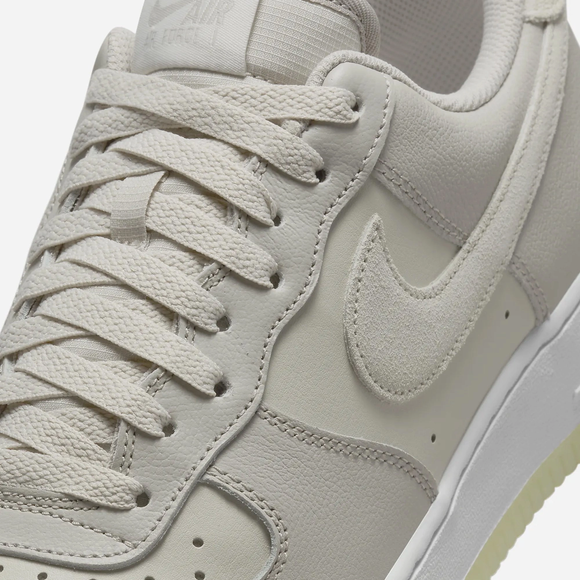 Nike | AIR FORCE 1 '07 LV8 { LIGHT BONE/SUMMIT WHITE-LT IRON ORE