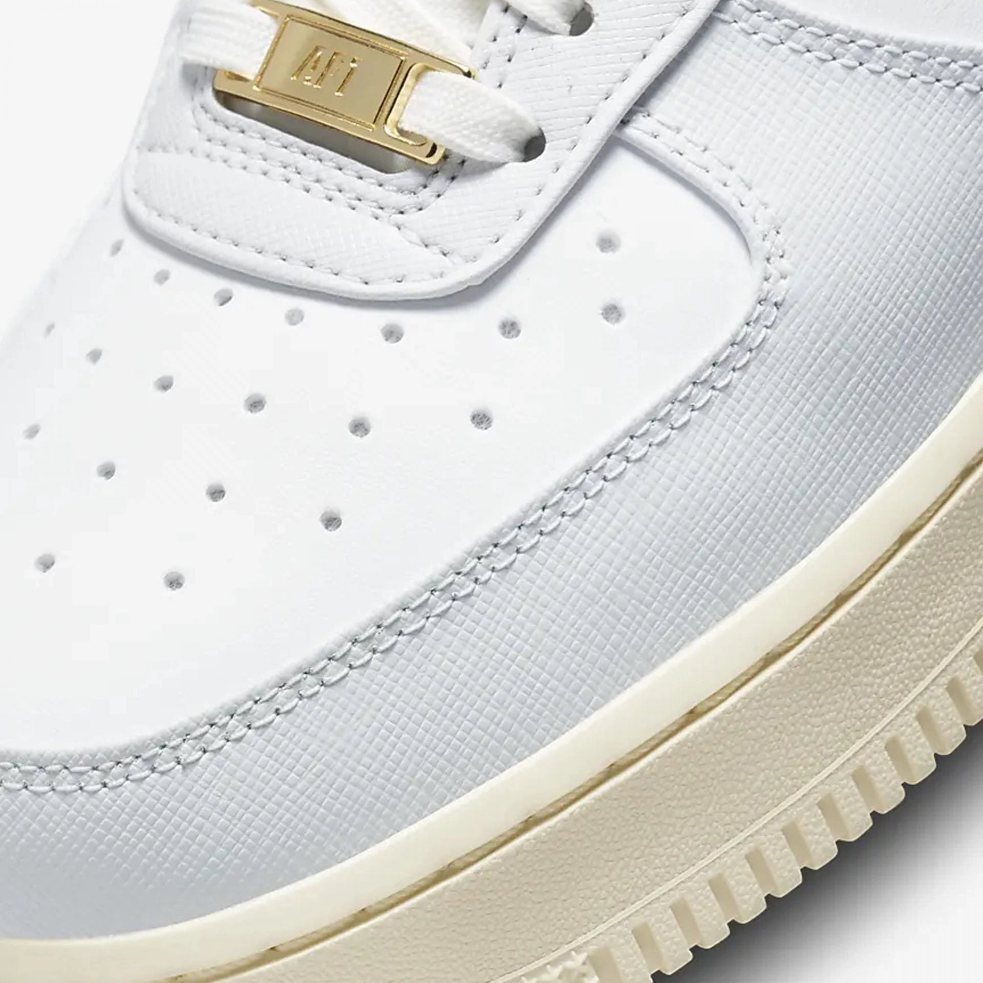 Nike | AIR FORCE 1 '07 SE { PHOTON DUST/TEAM RED