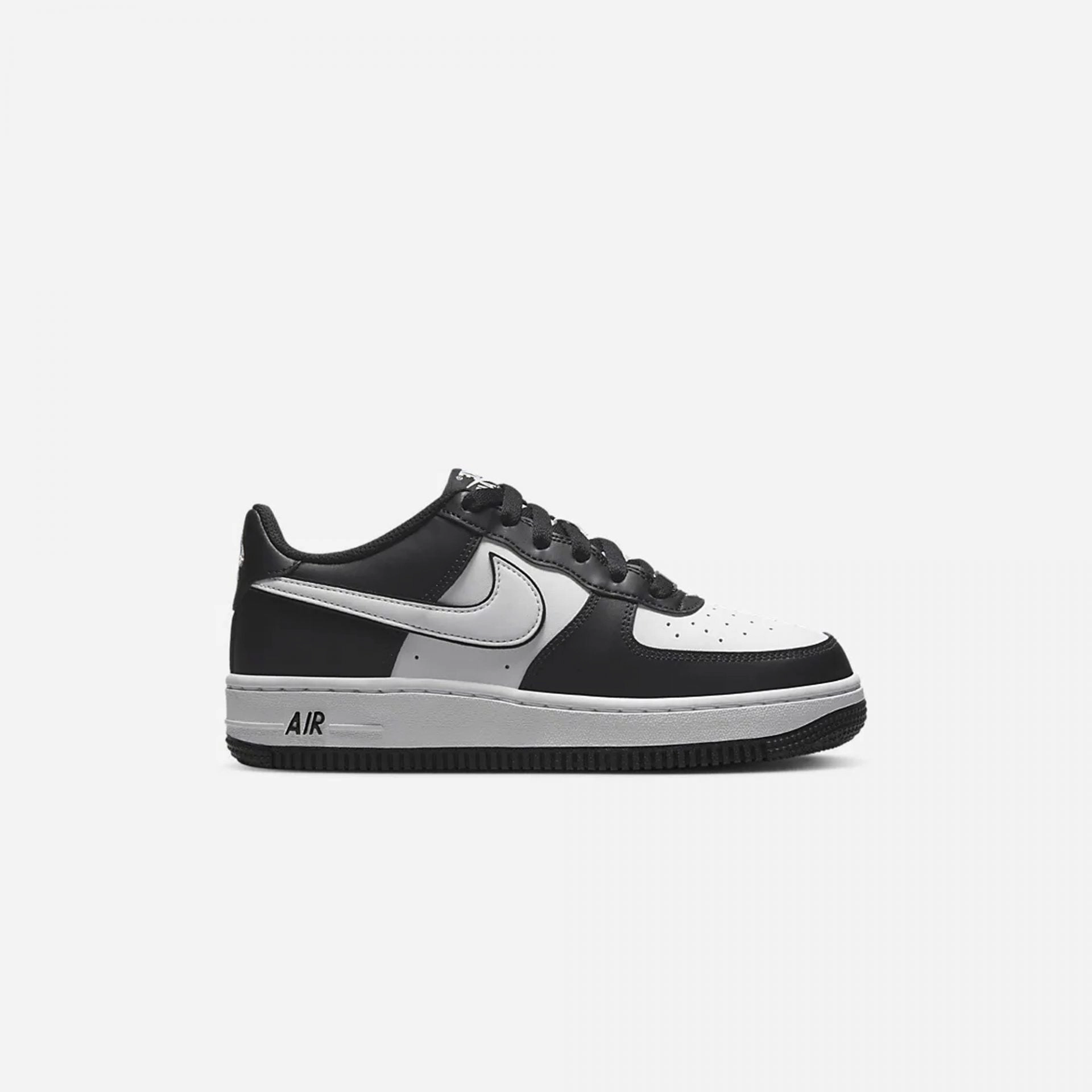 Nike | AIR FORCE 1 LV8 2 (GS)  { BLACK/WHITE