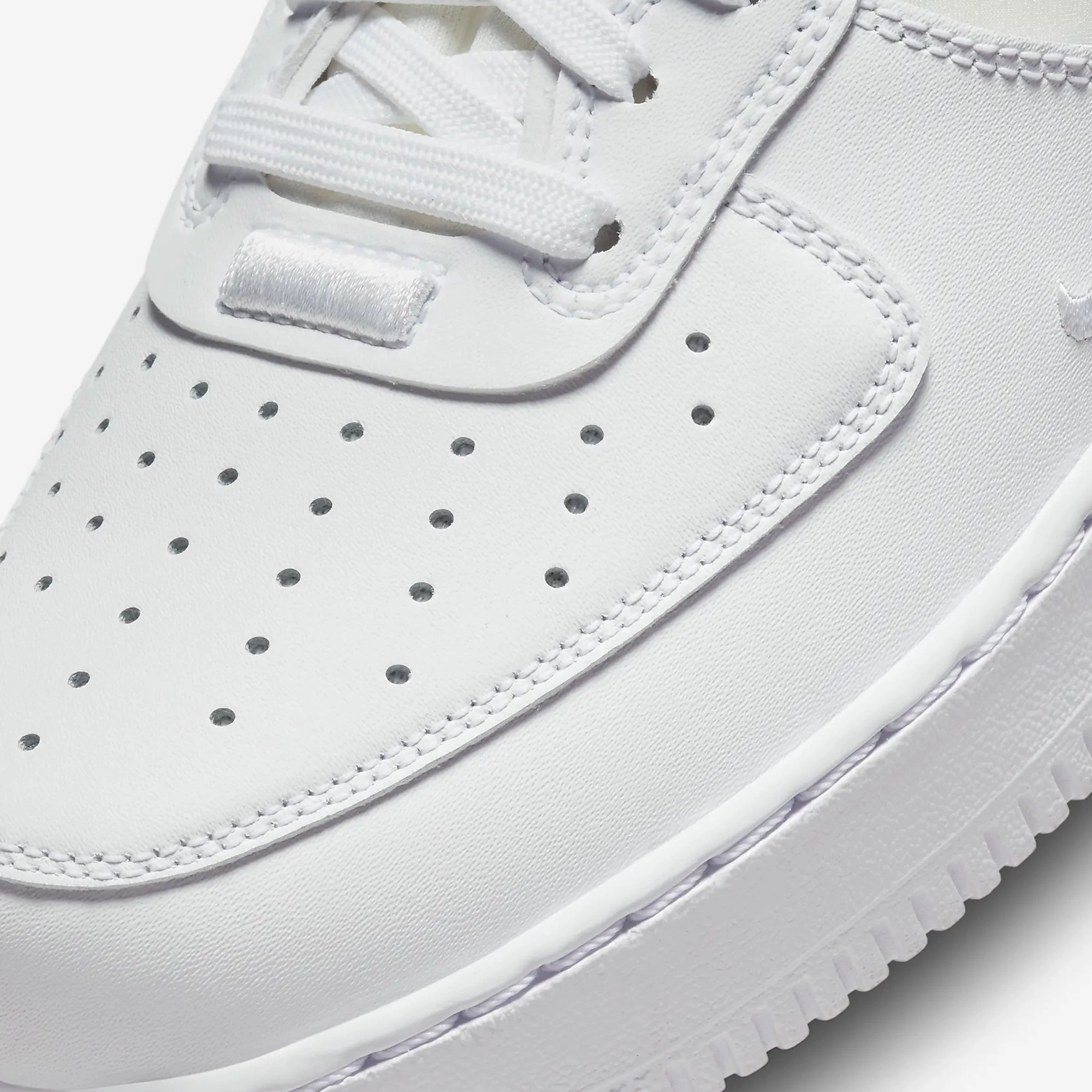 Nike | AIR FORCE 1 REACT  { WHITE/BLACK