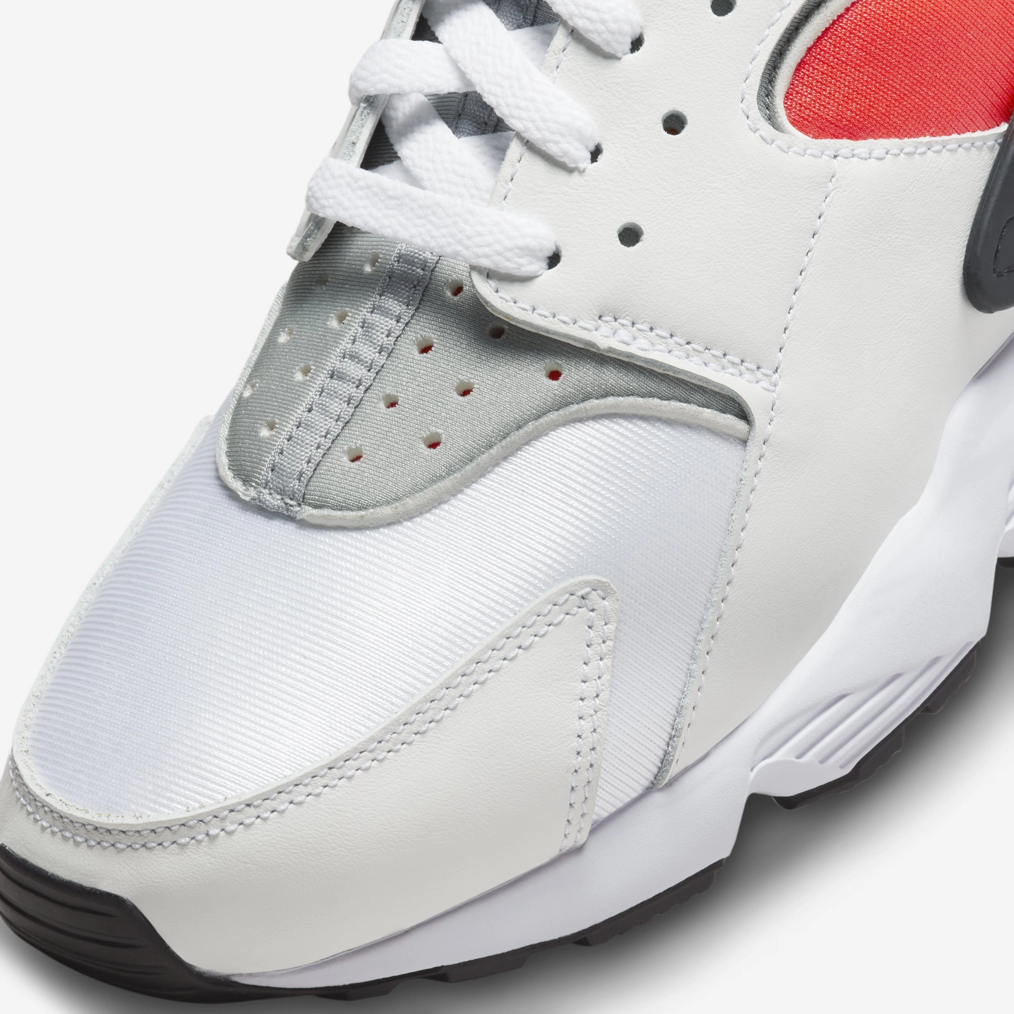 Nike | AIR HUARACHE  { WHITE/METALLIC SILVER-INFRARED 23-BLACK