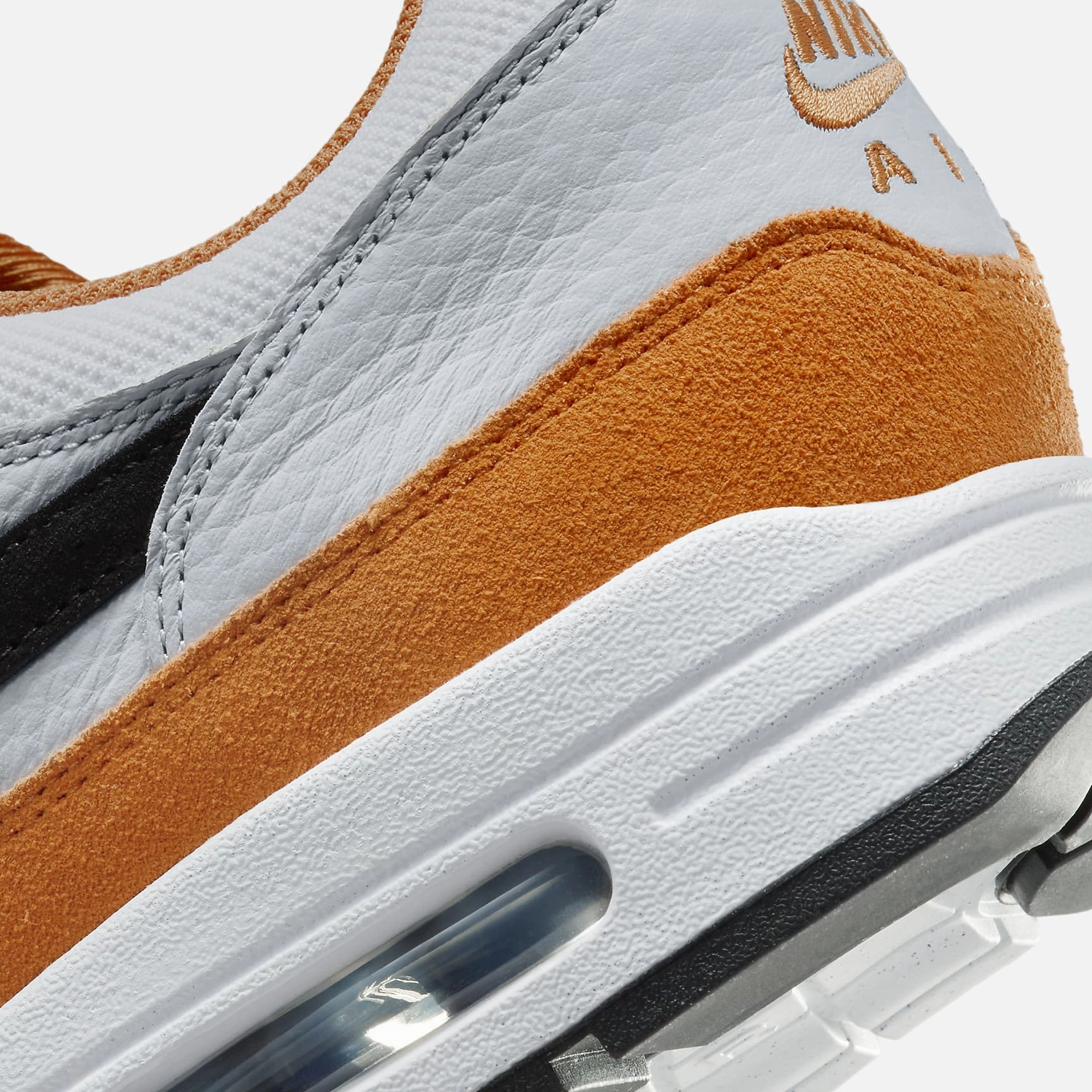 Nike | AIR MAX 1  { WHITE/BLACK-MONARCH-PURE PLATINUM