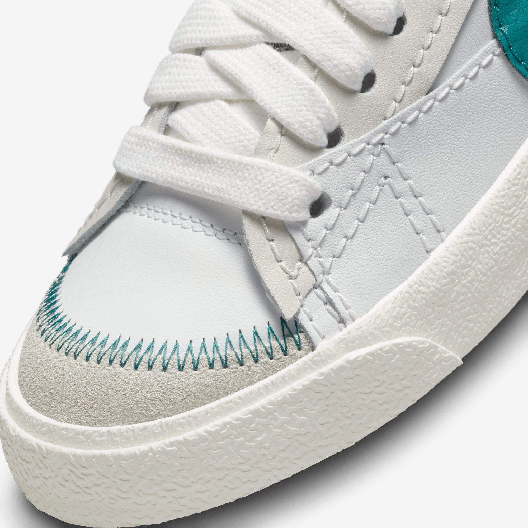 Nike | BLAZER LOW '77 JUMBO { SUMMIT WHITE/GEODE TEAL-SEA GLASS