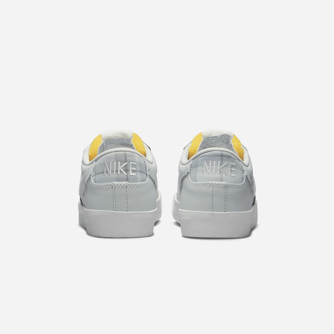 Nike | BLAZER LOW '77 PREMIUM { LIGHT SILVER/MICA GREEN