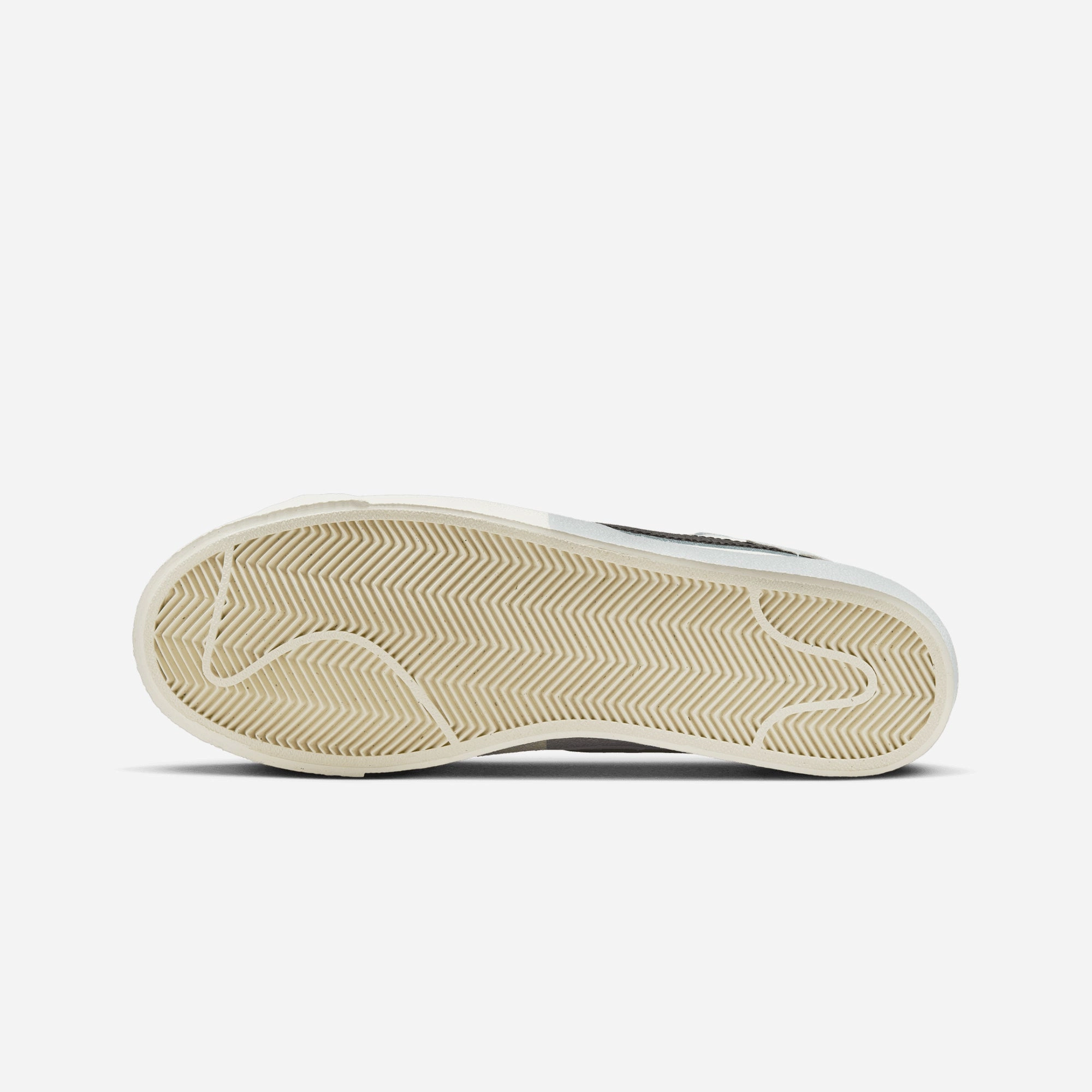 Nike | BLAZER LOW '77 SE REMIX { SUMMIT WHITE/LIGHT SILVER-BLACK