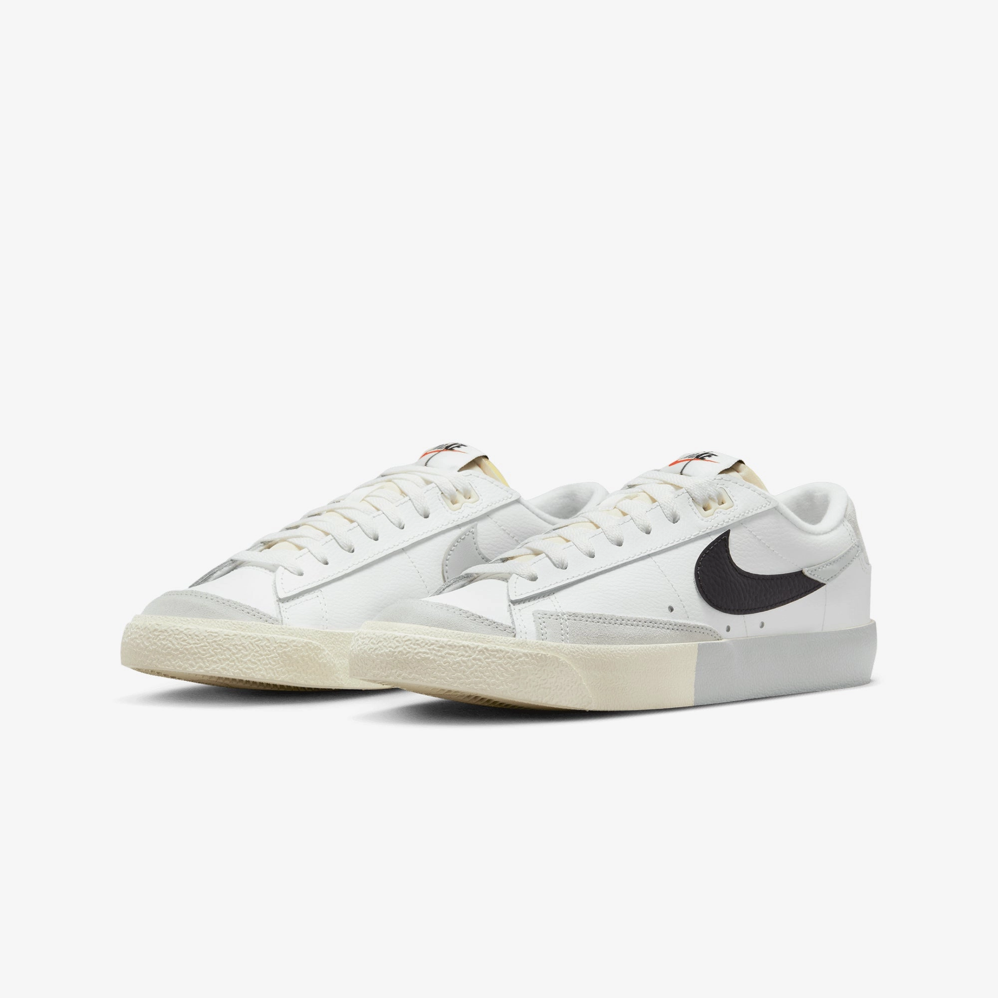 Nike | BLAZER LOW '77 SE REMIX { SUMMIT WHITE/LIGHT SILVER-BLACK