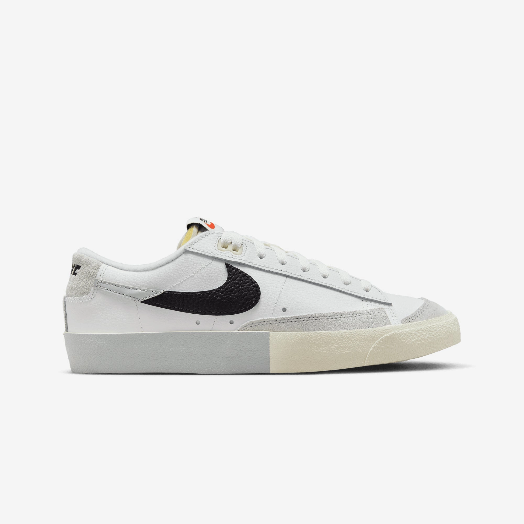 Nike | BLAZER LOW '77 SE REMIX { SUMMIT WHITE/LIGHT SILVER-BLACK