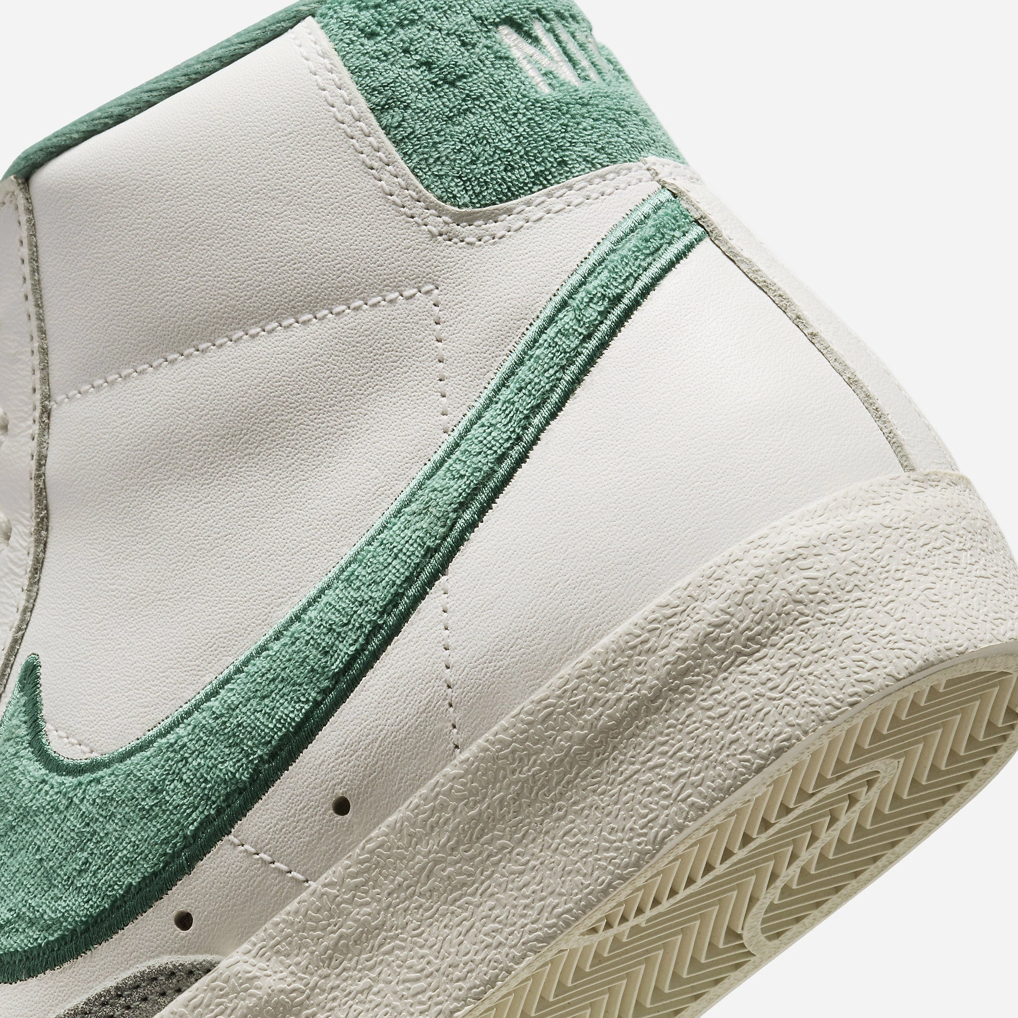 Nike | BLAZER MID '77 PREMIUM { SUMMIT WHITE/BICOASTAL-PHANTOM