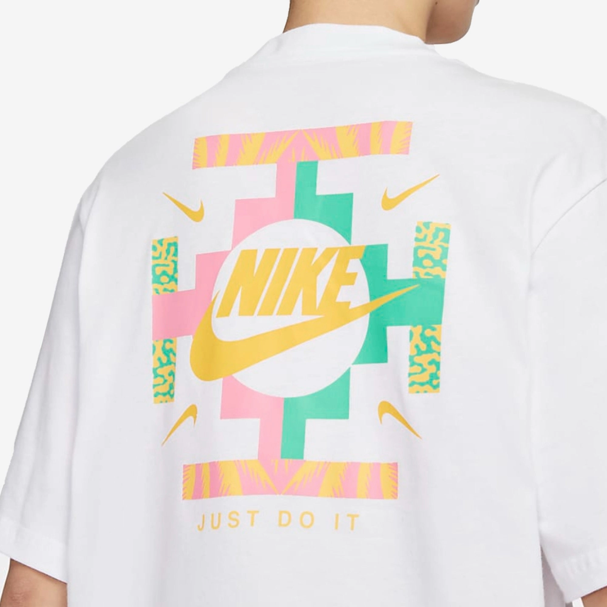 Nike | BOXY  { WHITE