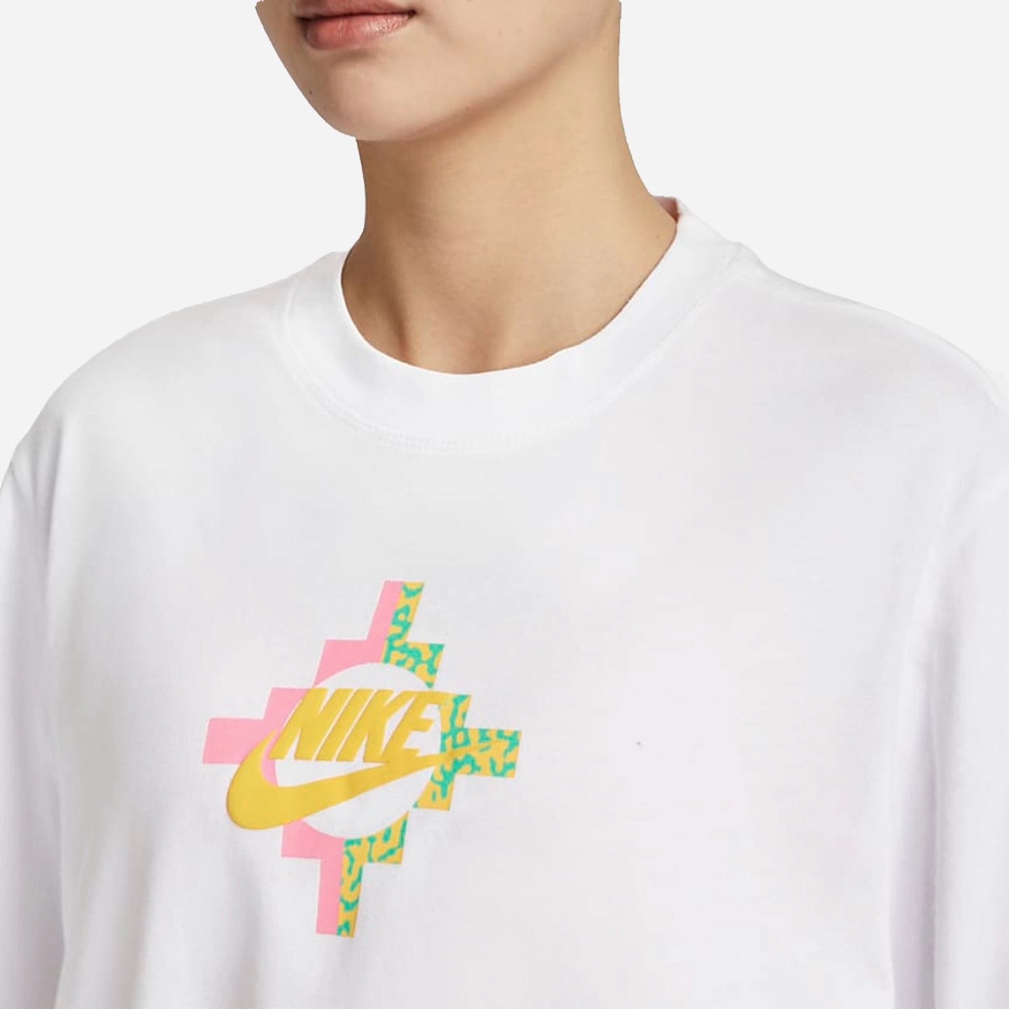 Nike | BOXY  { WHITE