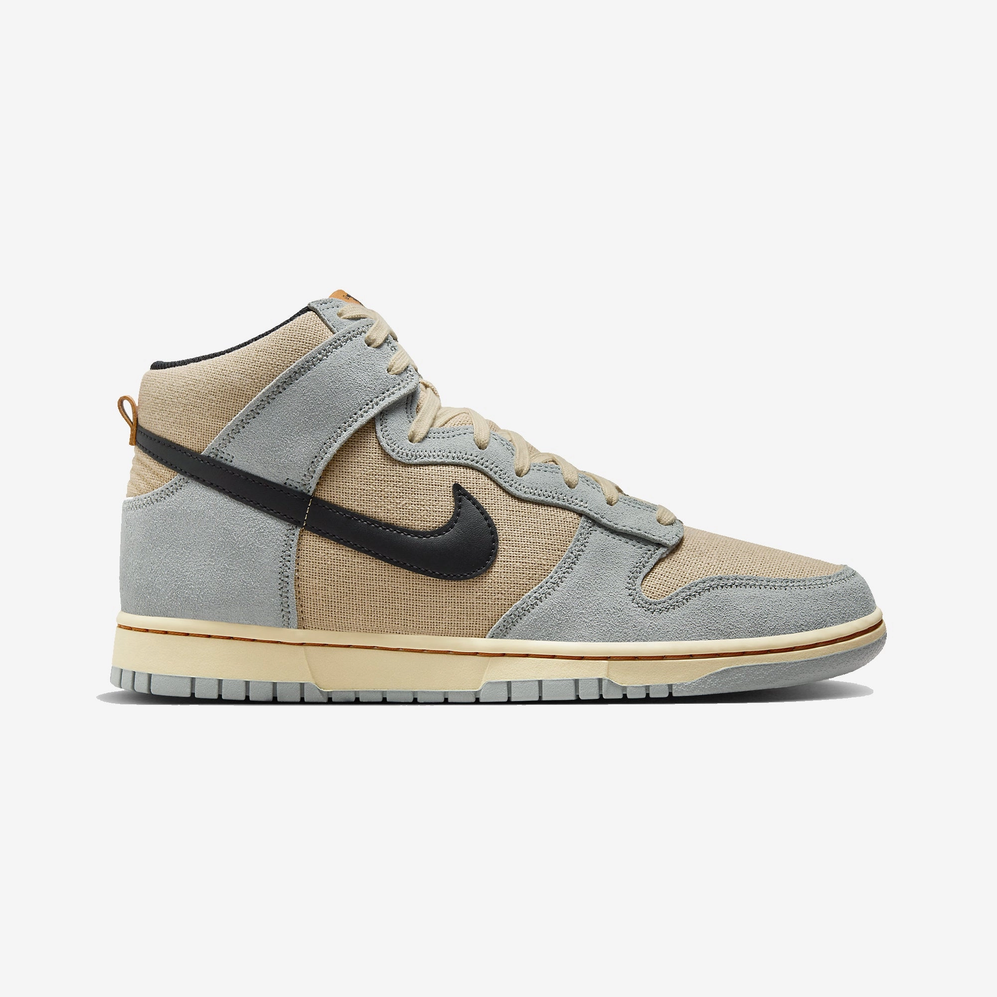 Nike | DUNK HIGH RETRO SE  { GRAIN/BLACK-LIGHT PUMICE-PALE VANILLA