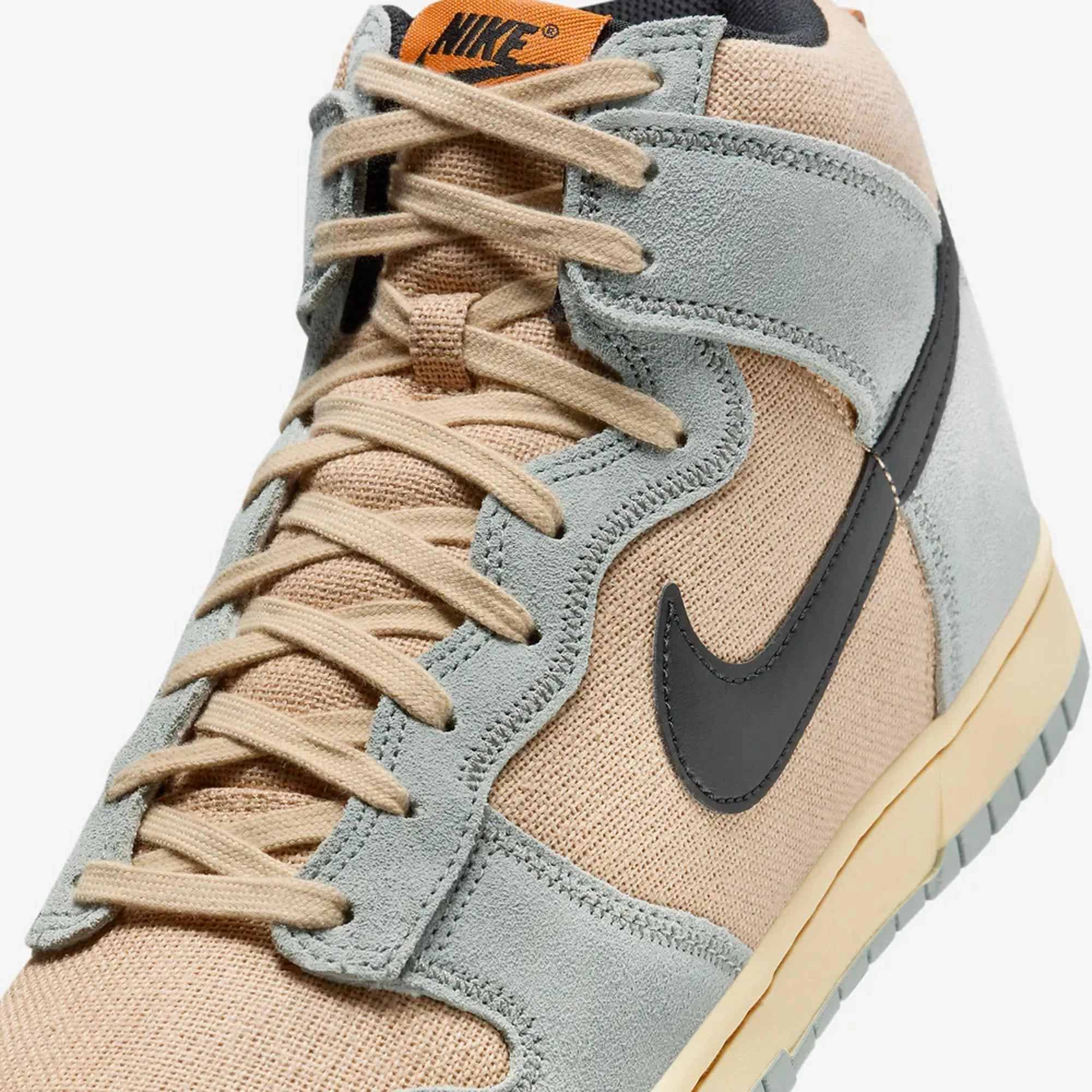 Nike | DUNK HIGH RETRO SE  { GRAIN/BLACK-LIGHT PUMICE-PALE VANILLA