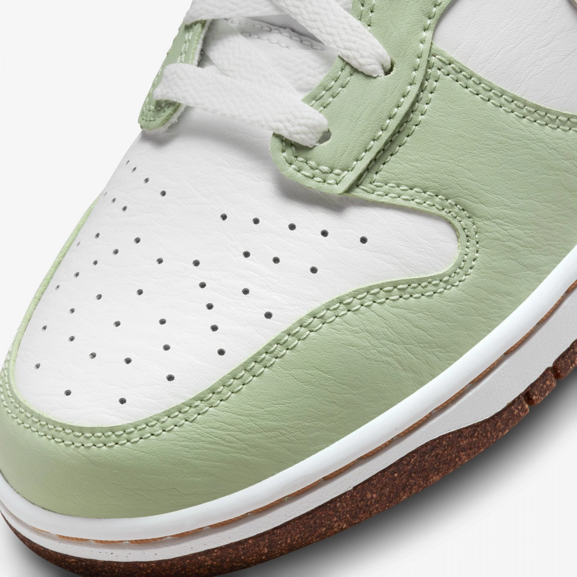 Nike | DUNK HIGH RETRO SE  { GREEN