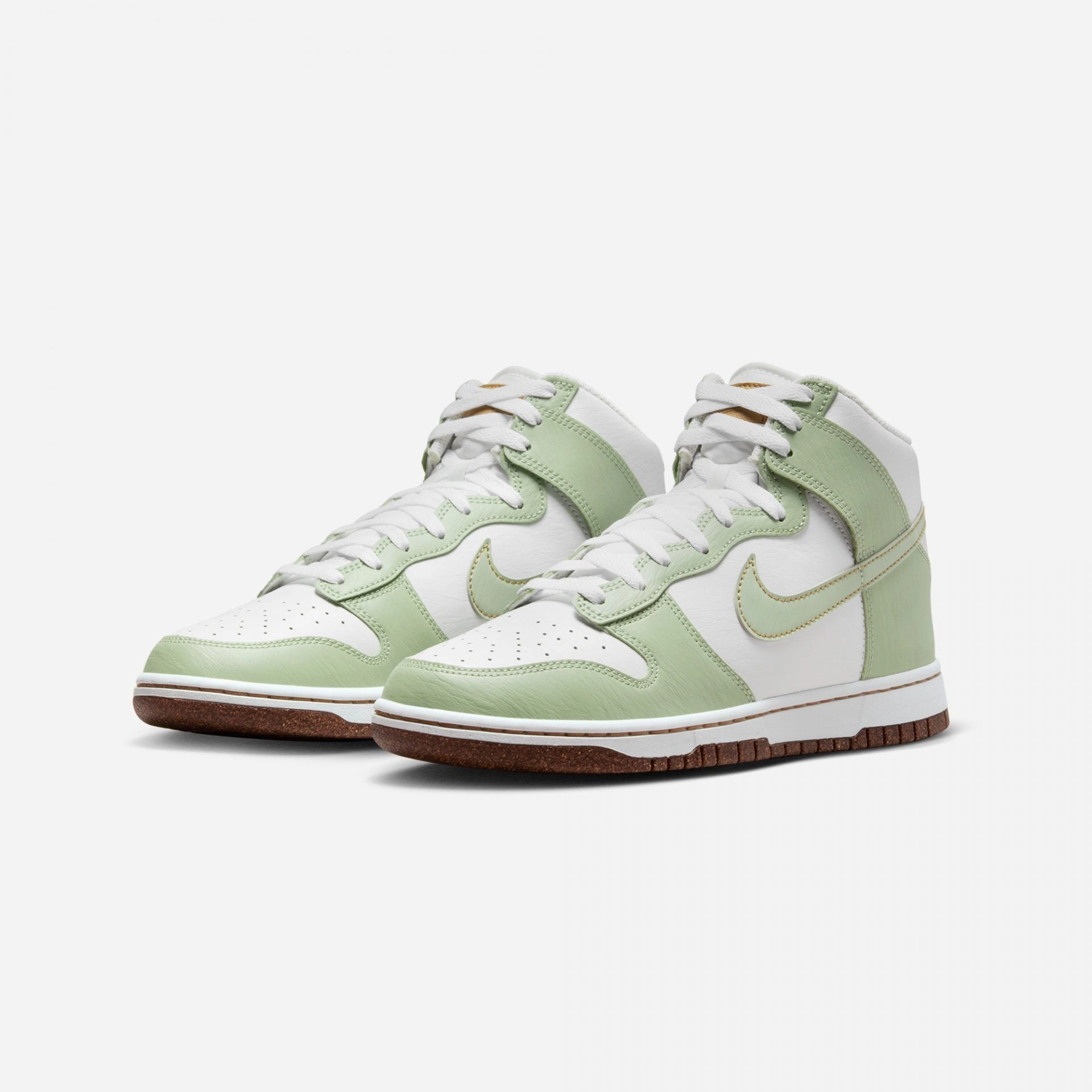 Nike | DUNK HIGH RETRO SE  { GREEN