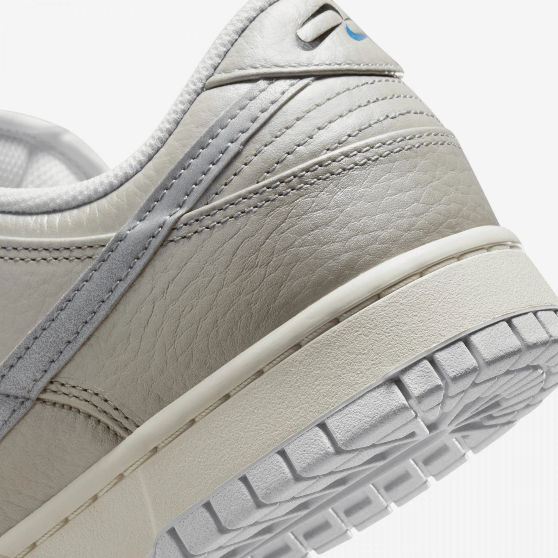 Nike | DUNK LOW  { METALLIC SILVER
