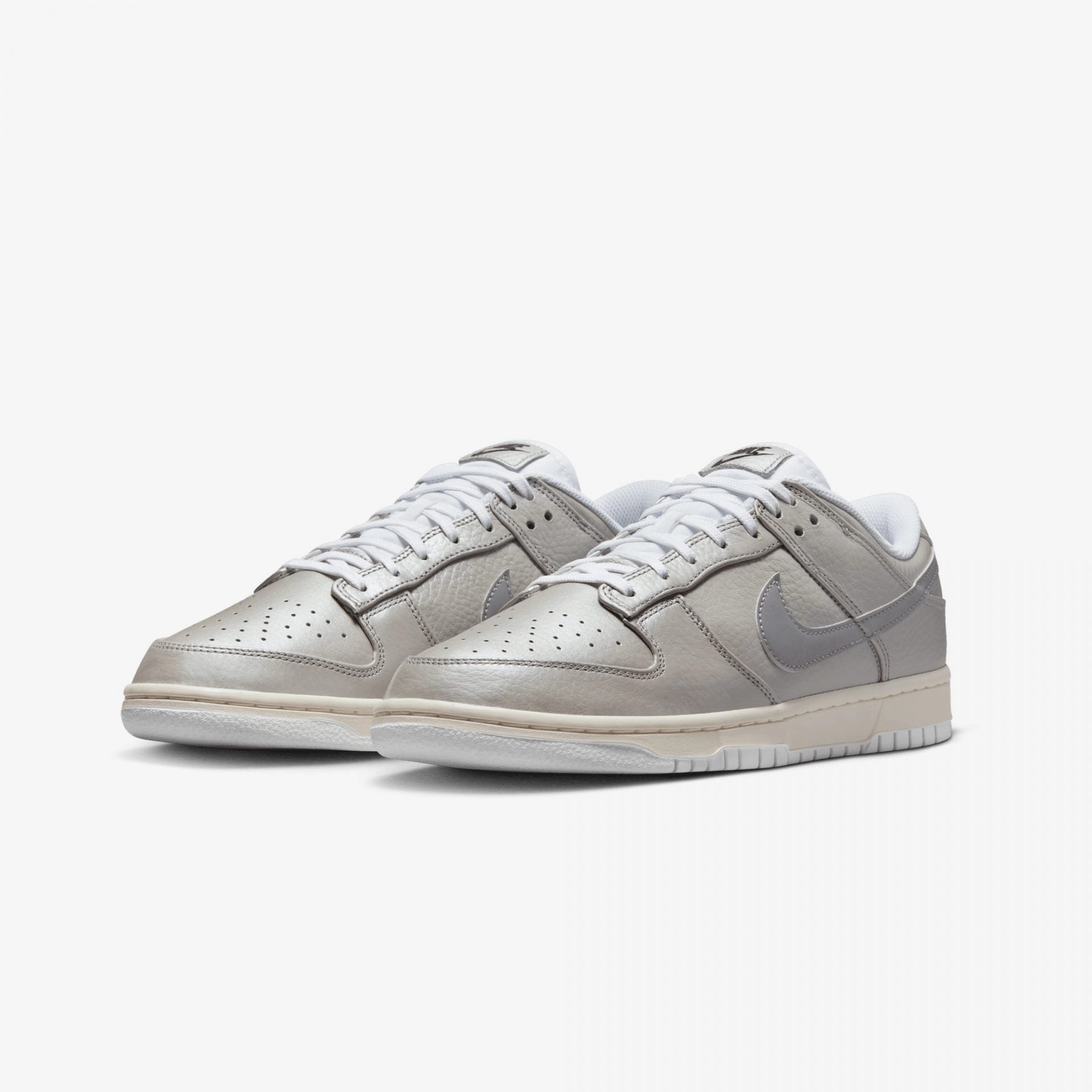 Nike | DUNK LOW  { METALLIC SILVER