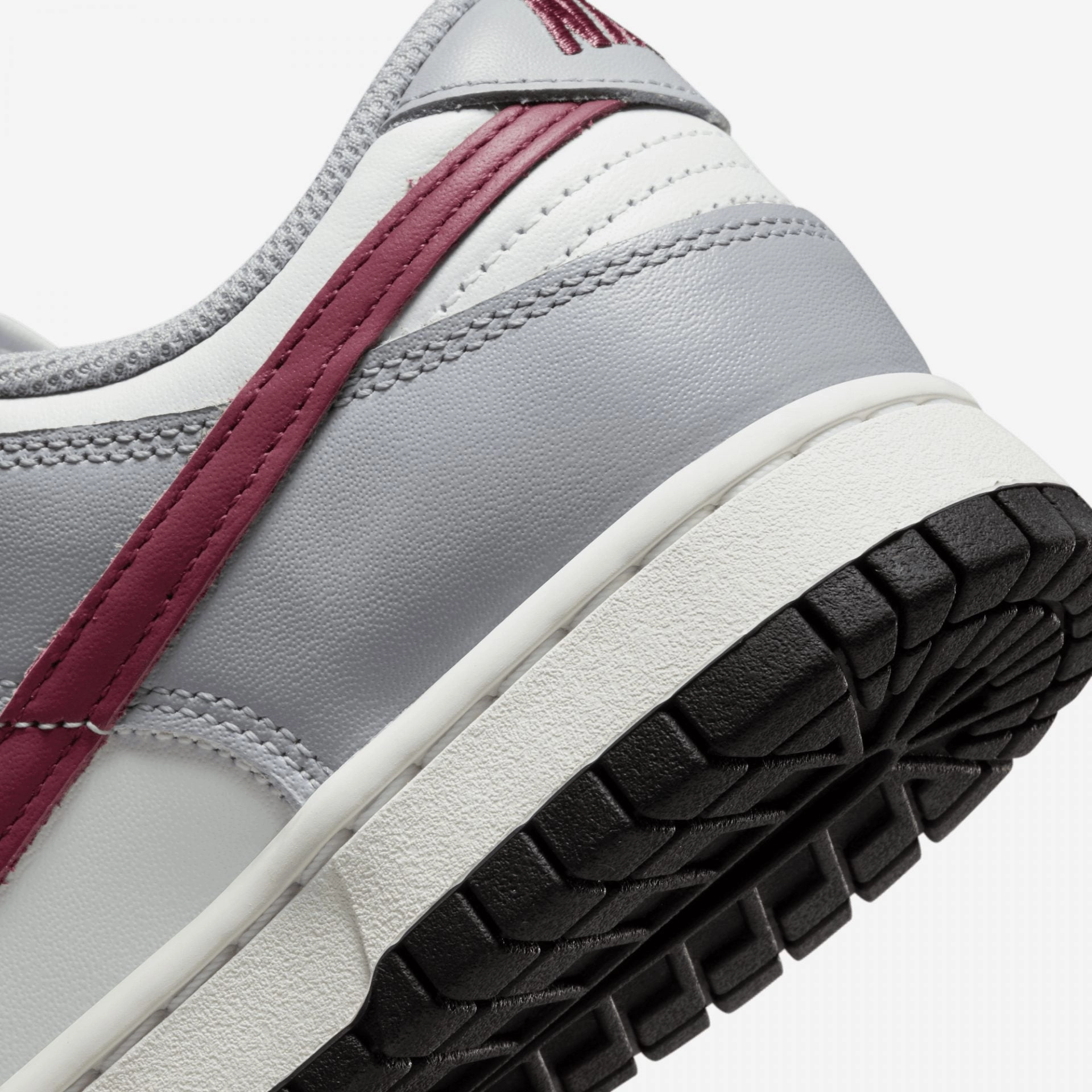 Nike | DUNK LOW  { SUMMIT WHITE/ROSEWOOD