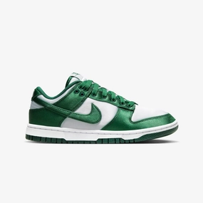 Nike | DUNK LOW  { WHITE/TEAM GREEN