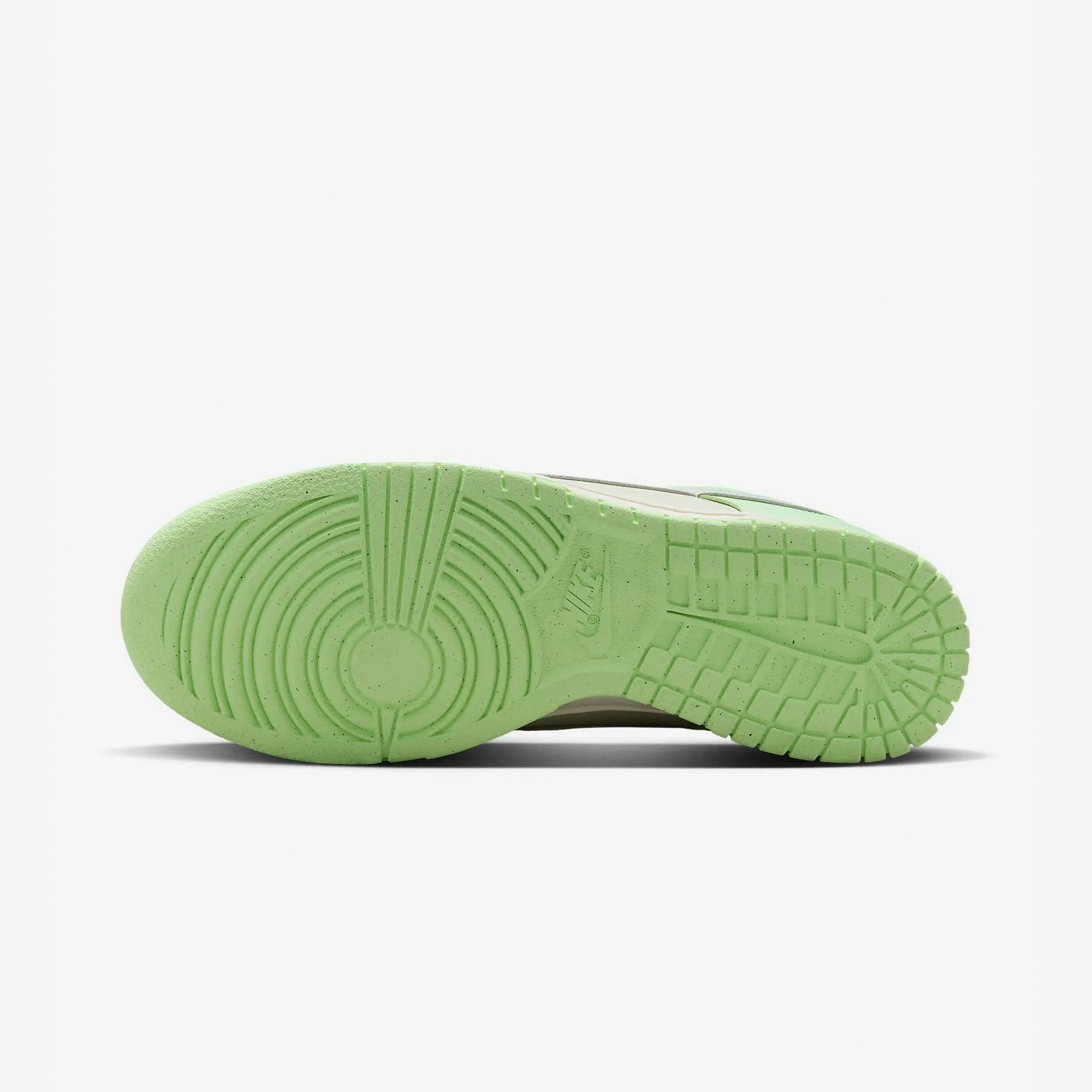 Nike | DUNK LOW NEXT NATURE SE  { SEA GLASS/LIGHT SILVER-VAPOR GREEN-SAIL