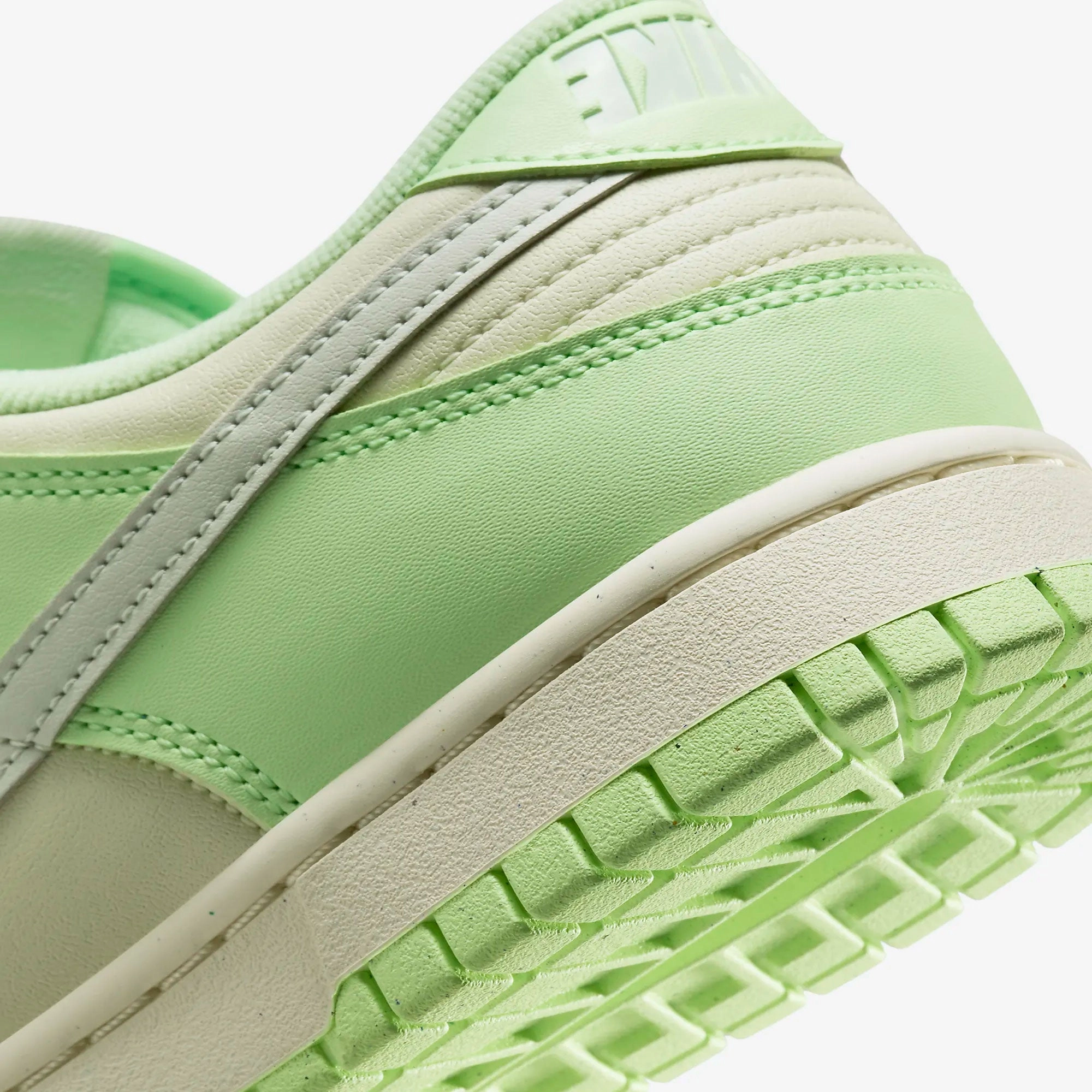 Nike | DUNK LOW NEXT NATURE SE  { SEA GLASS/LIGHT SILVER-VAPOR GREEN-SAIL