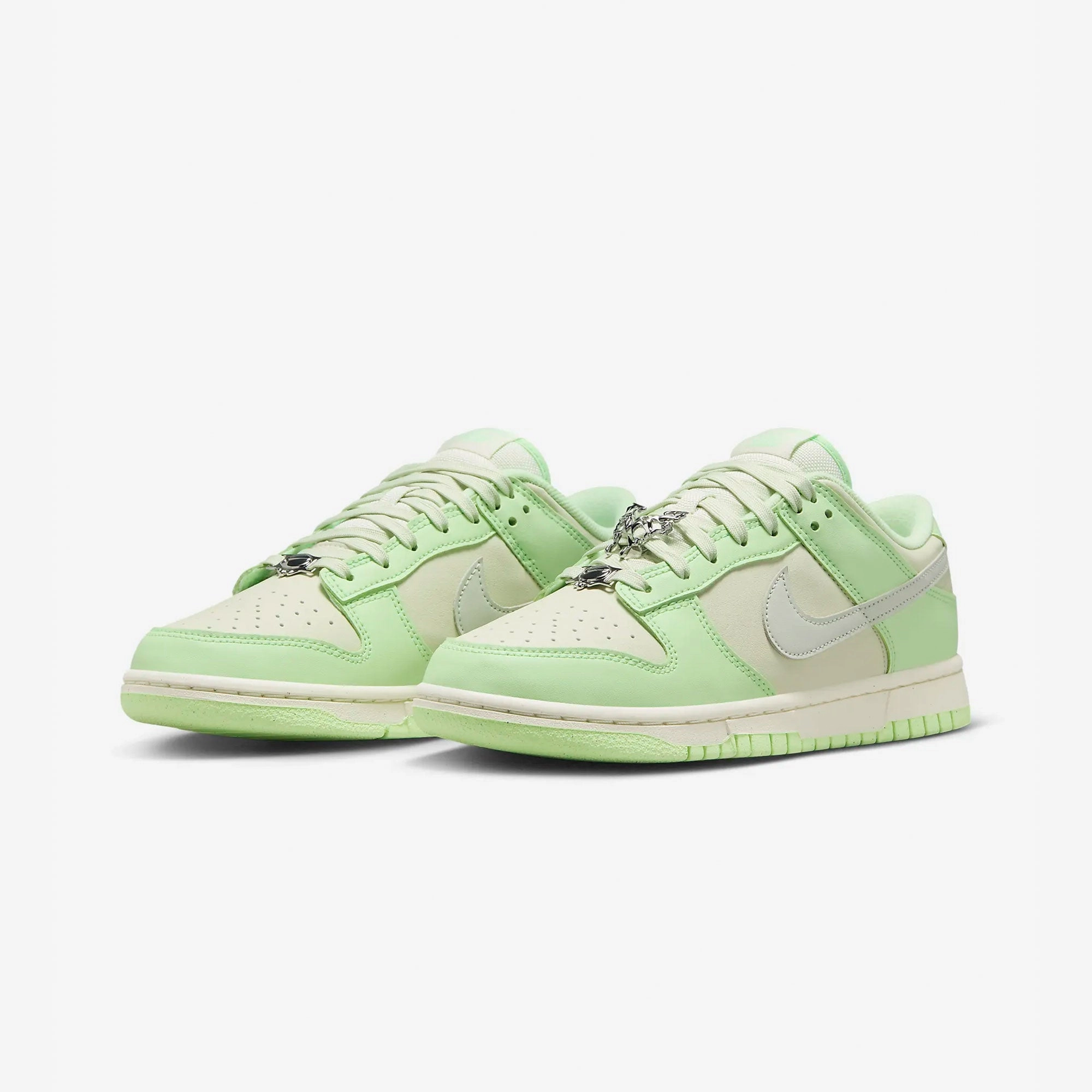 Nike | DUNK LOW NEXT NATURE SE  { SEA GLASS/LIGHT SILVER-VAPOR GREEN-SAIL