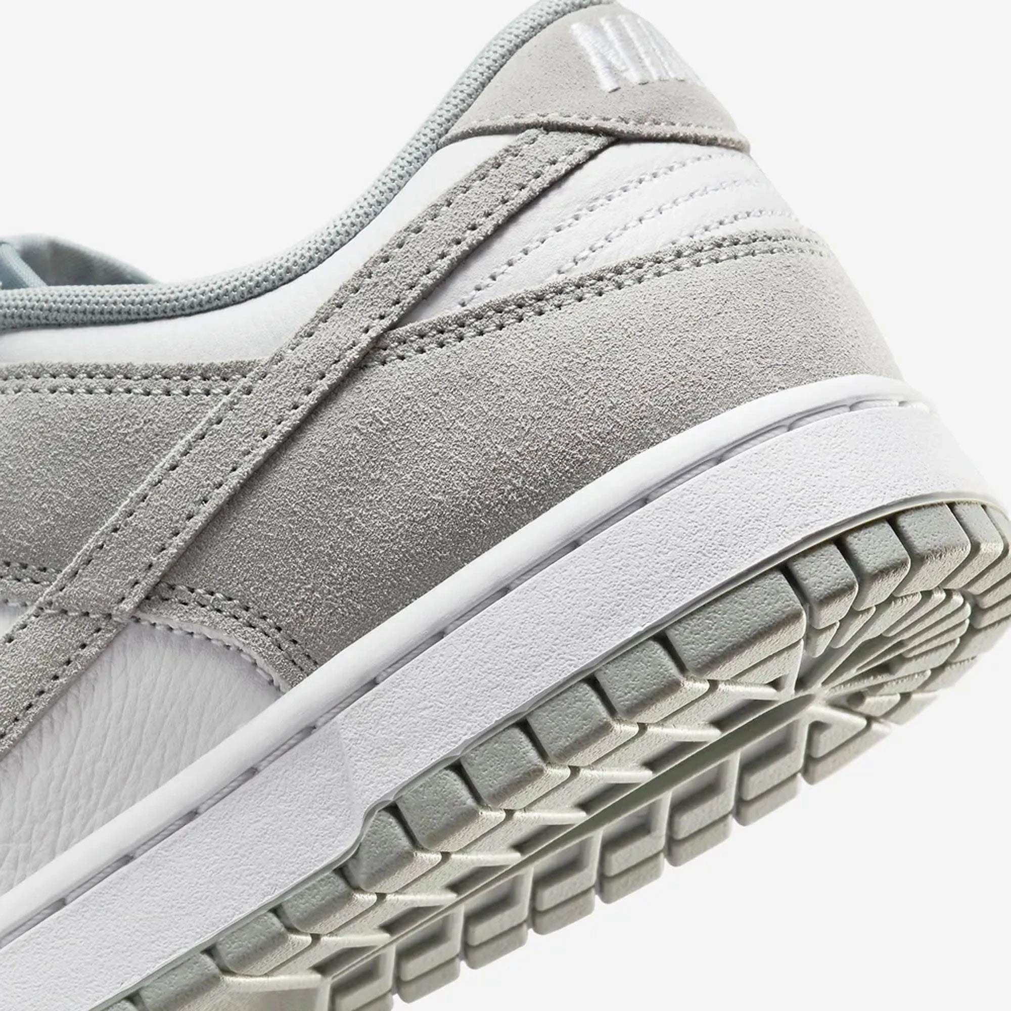 NIKE | DUNK LOW RETRO { WHITE/LIGHT PUMICE