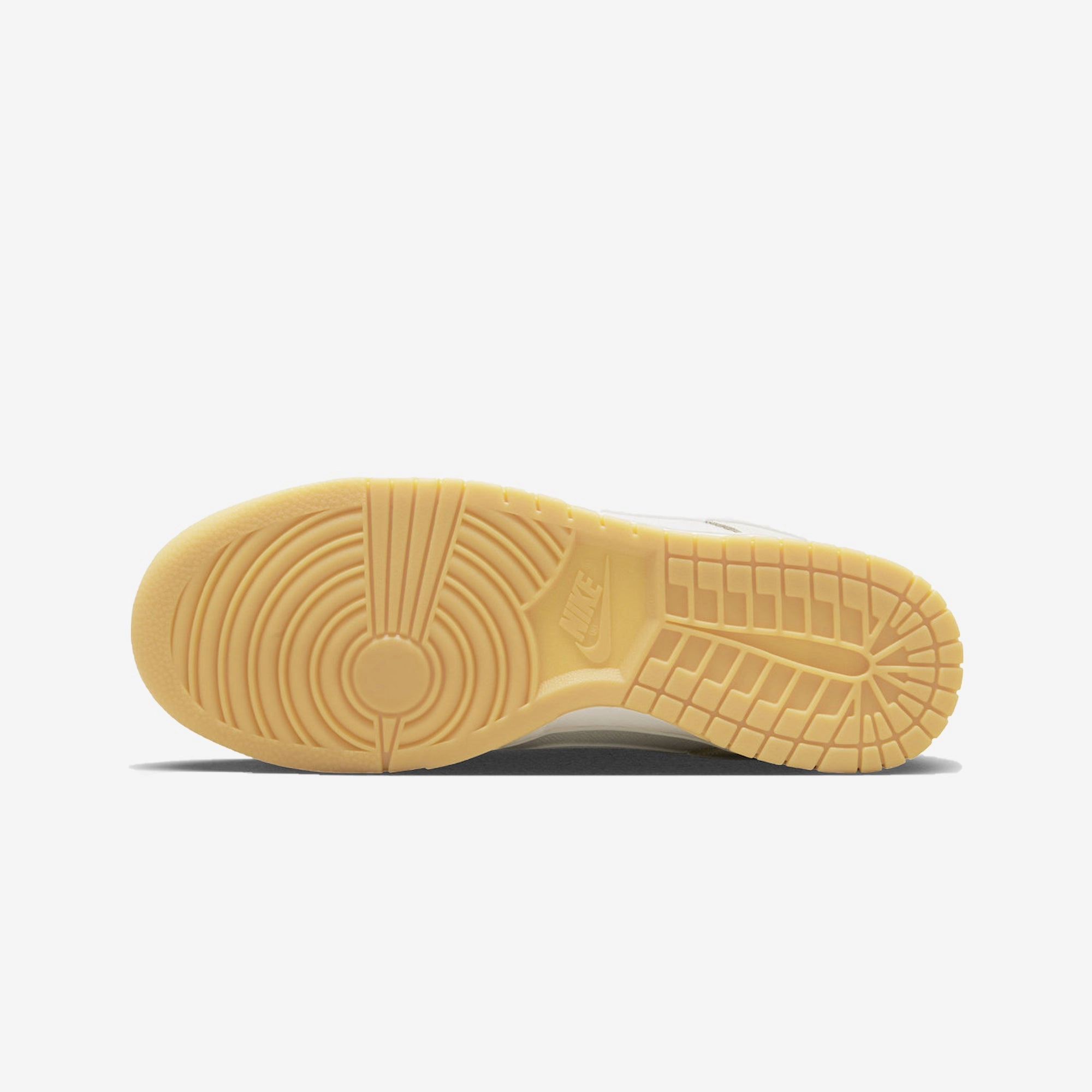 Nike | DUNK LOW SE  { WHITE/SAIL-WHITE-SANDDRIFT