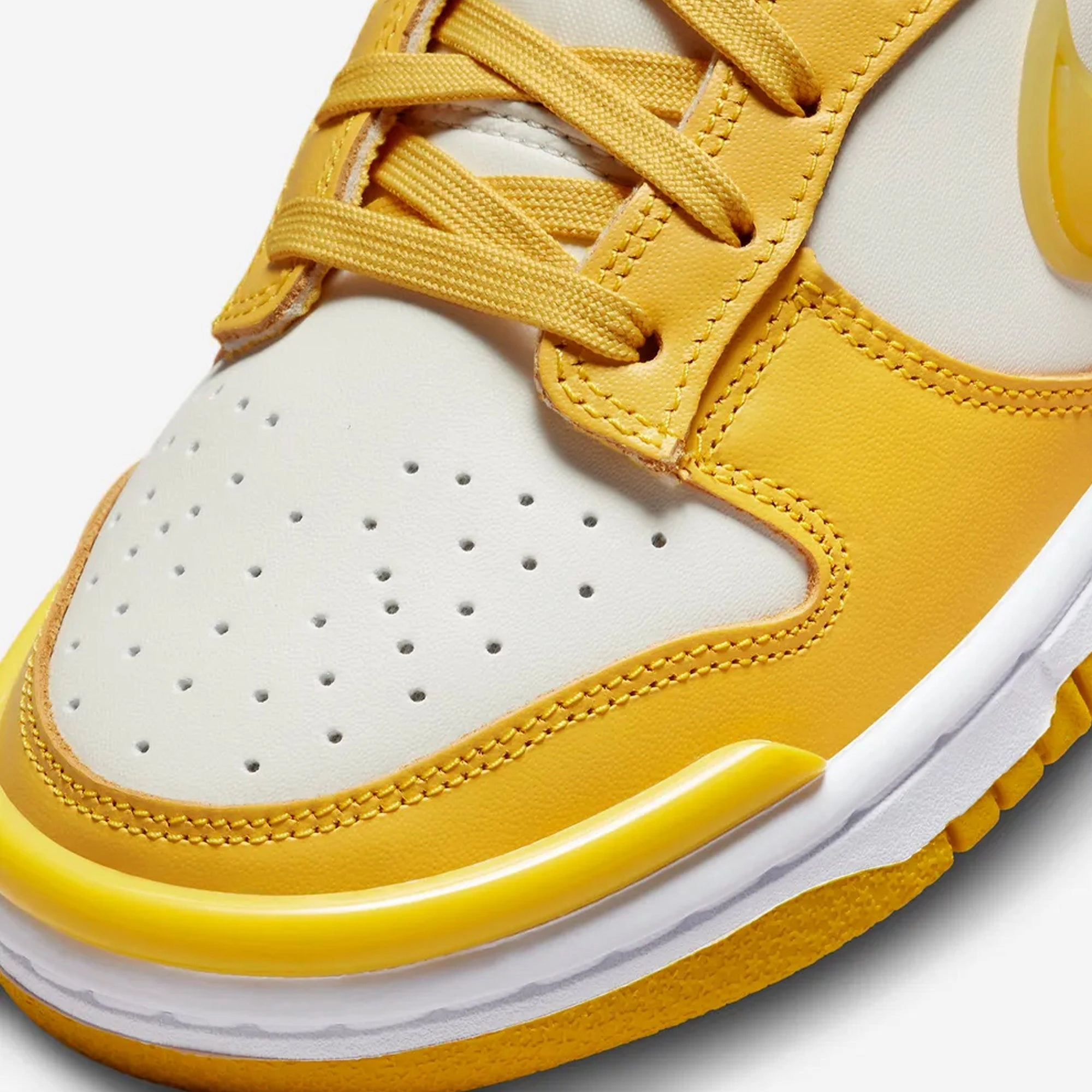 Nike | DUNK LOW TWIST  { SAIL/VIVID SULFUR-WHITE