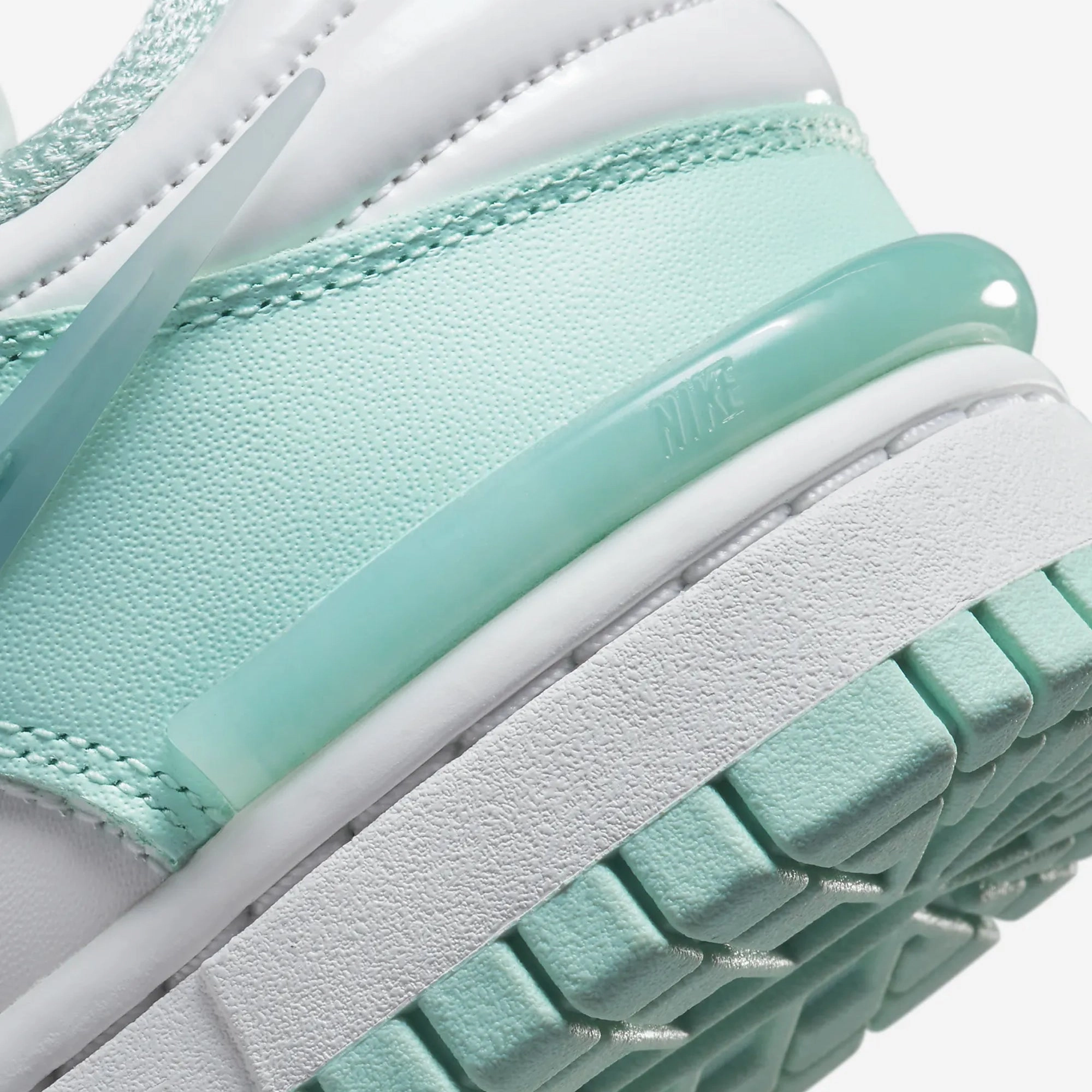 Nike | DUNK LOW TWIST  { SUMMIT WHITE/JADE ICE