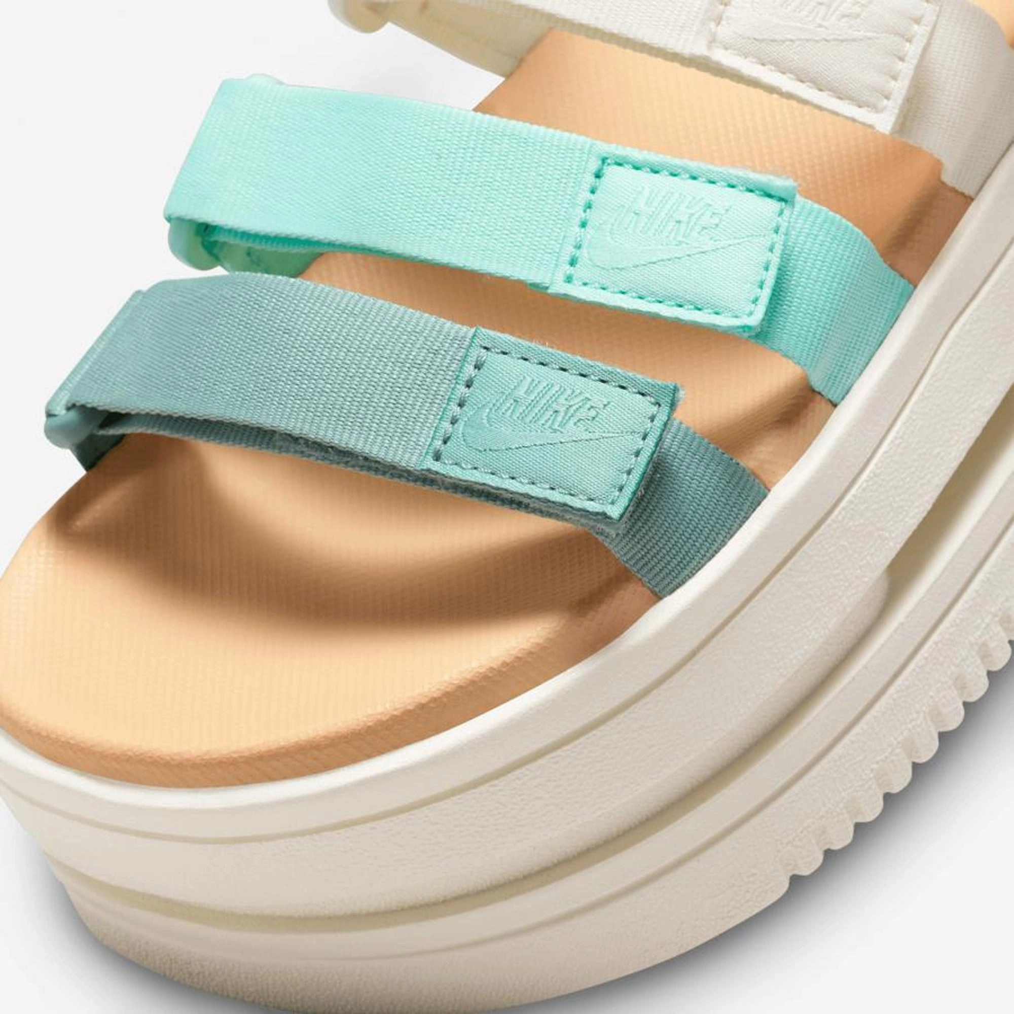 Nike | ICON CLASSIC  { MINERAL/HEMP-PALE IVORY-EMERALD RISE