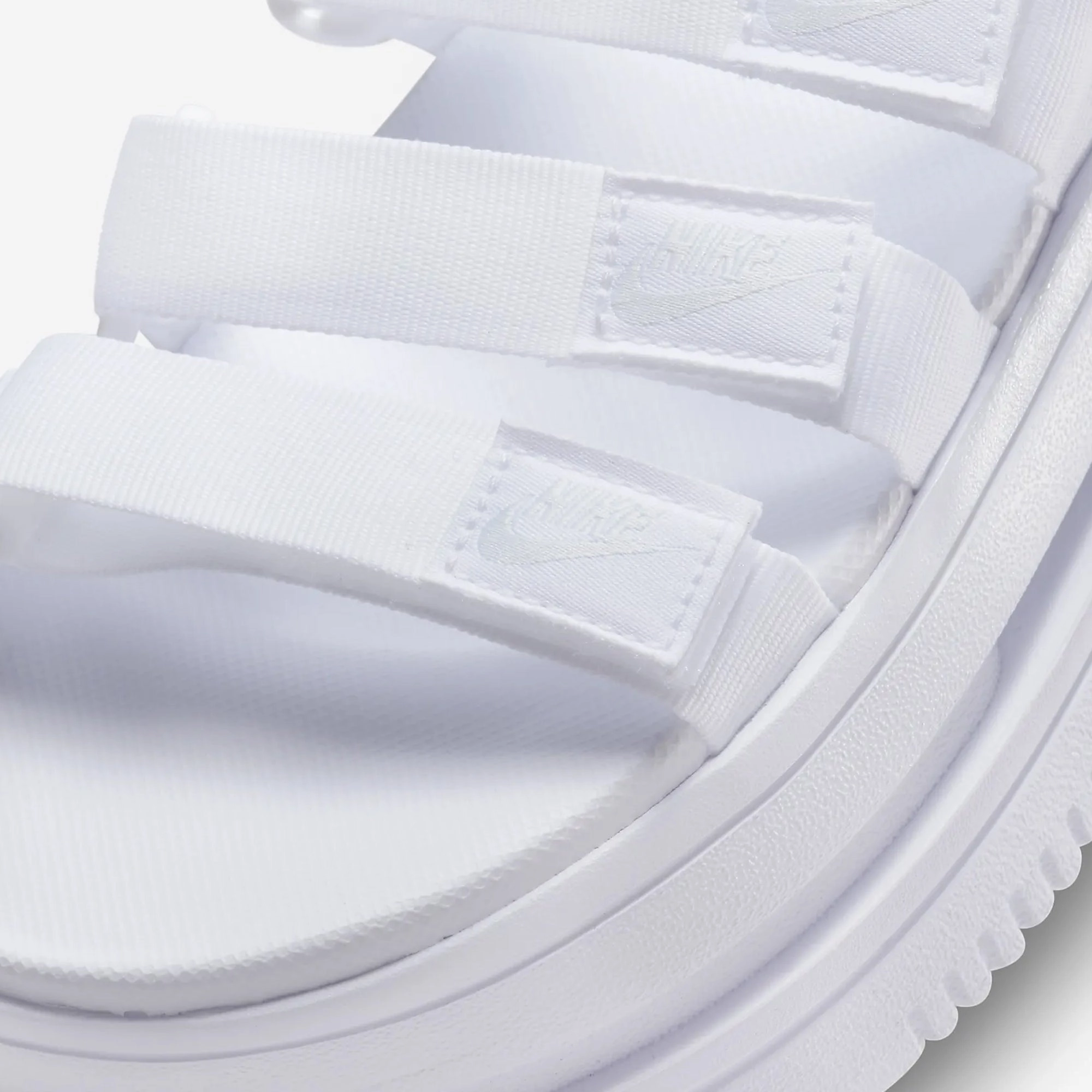 Nike | ICON CLASSIC  { WHITE