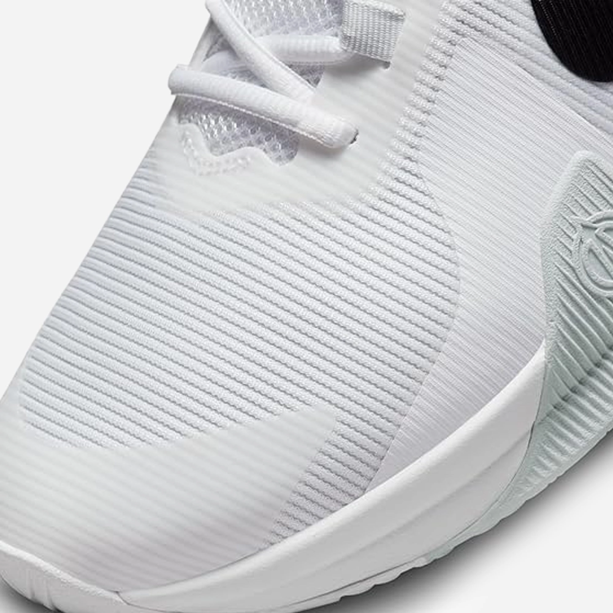 Nike | IMPACT 4  { WHITE/BLACK-PURE PLATINUM