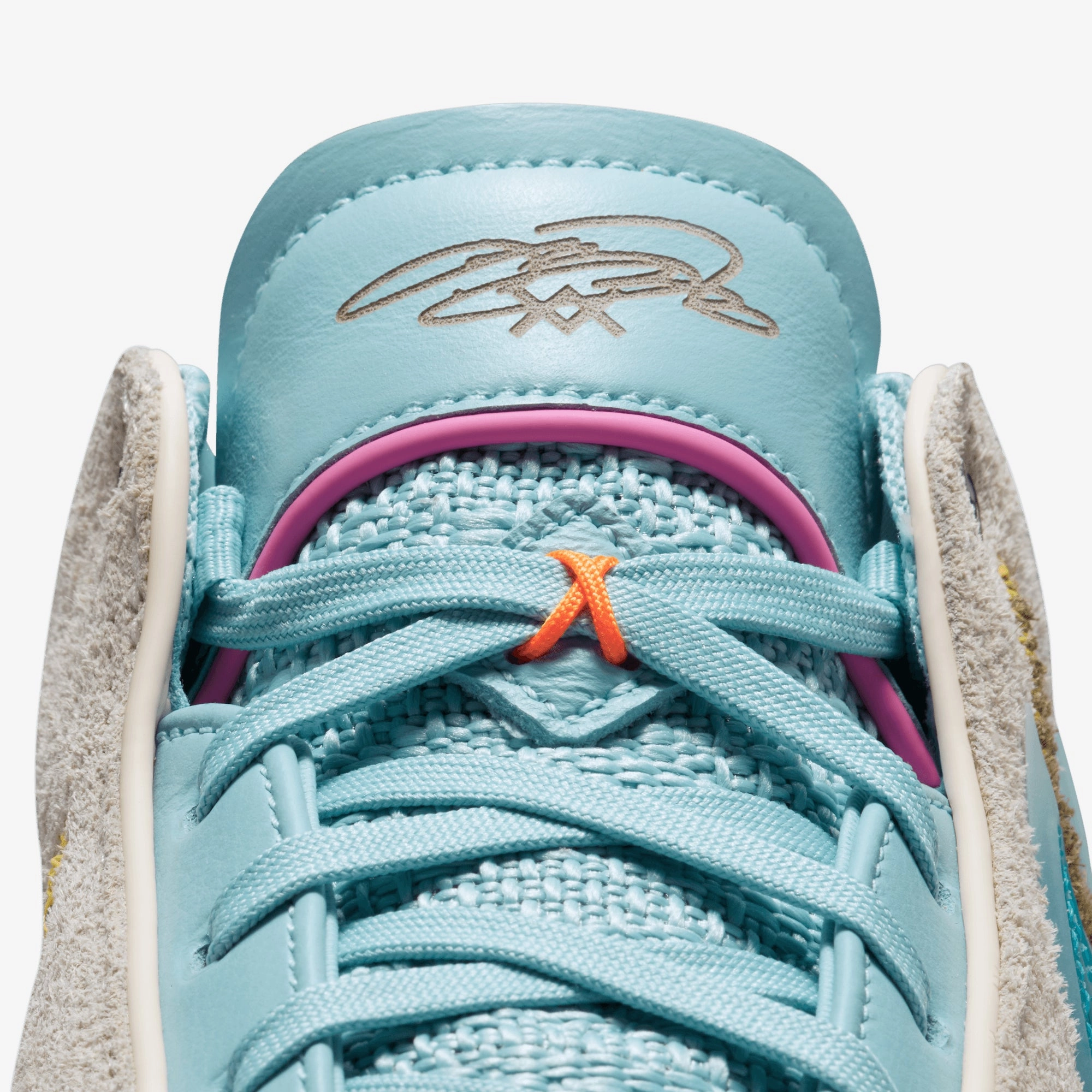 Nike | LEBRON XX EP  { GUAVA ICE/BLUE LIGHTNING-EMERALD RISE