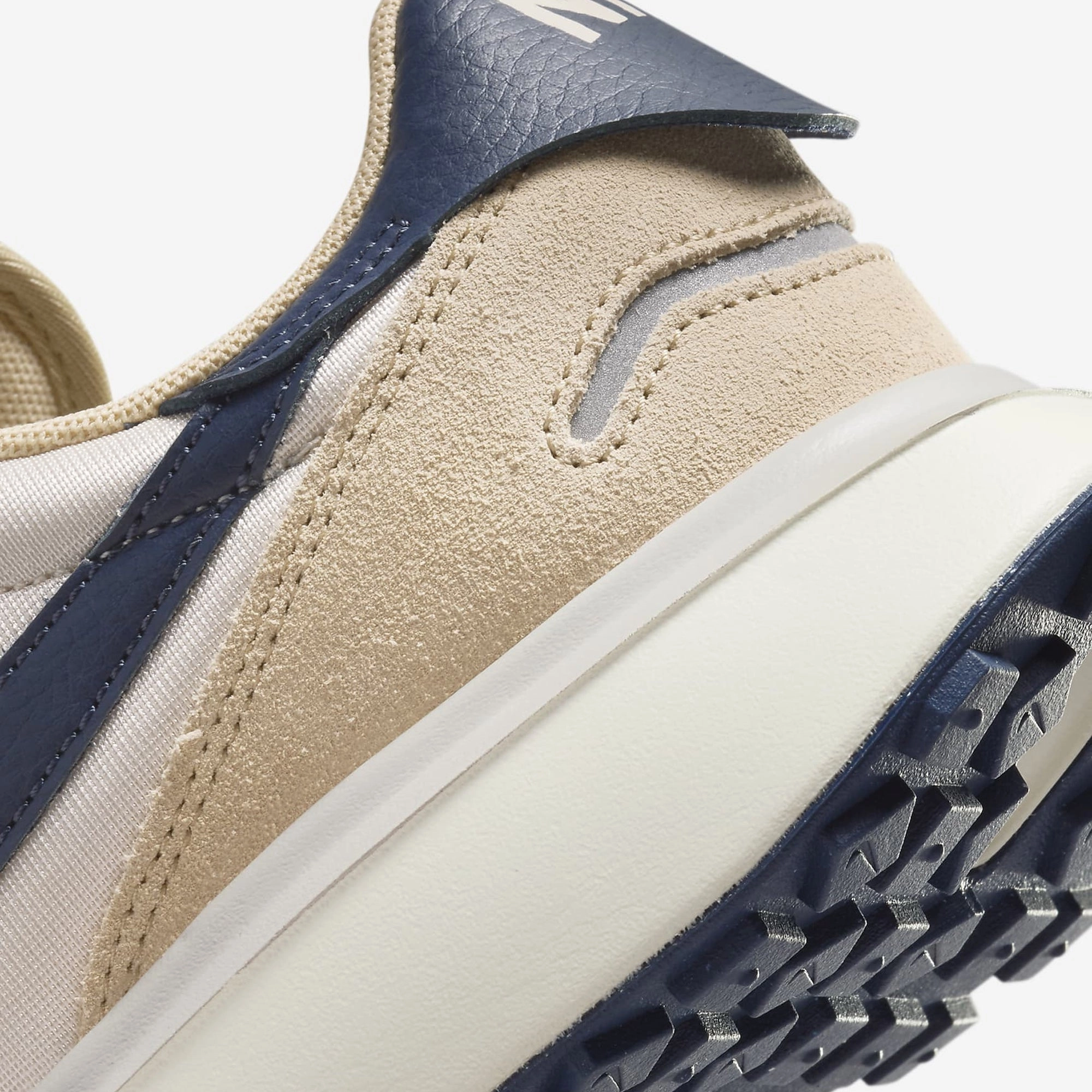 Nike | PHOENIX WAFFLE  { LT OREWOOD BRN/MIDNIGHT NAVY-TEAM GOLD